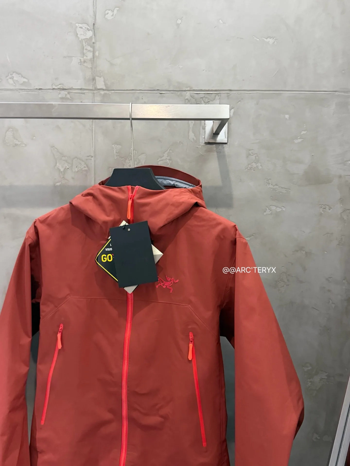 Beta SL GORE-TEX Hooded Shell Jacket D38022808 — view 5