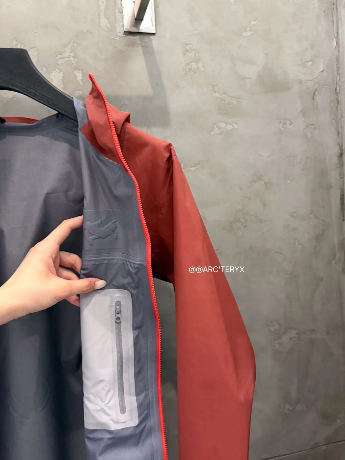 Beta SL GORE-TEX Hooded Shell Jacket D38022808 — view 11