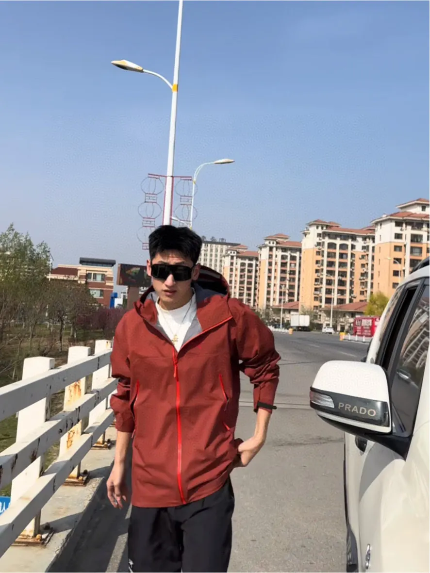 Beta SL GORE-TEX Hooded Shell Jacket D38022807 — view 2