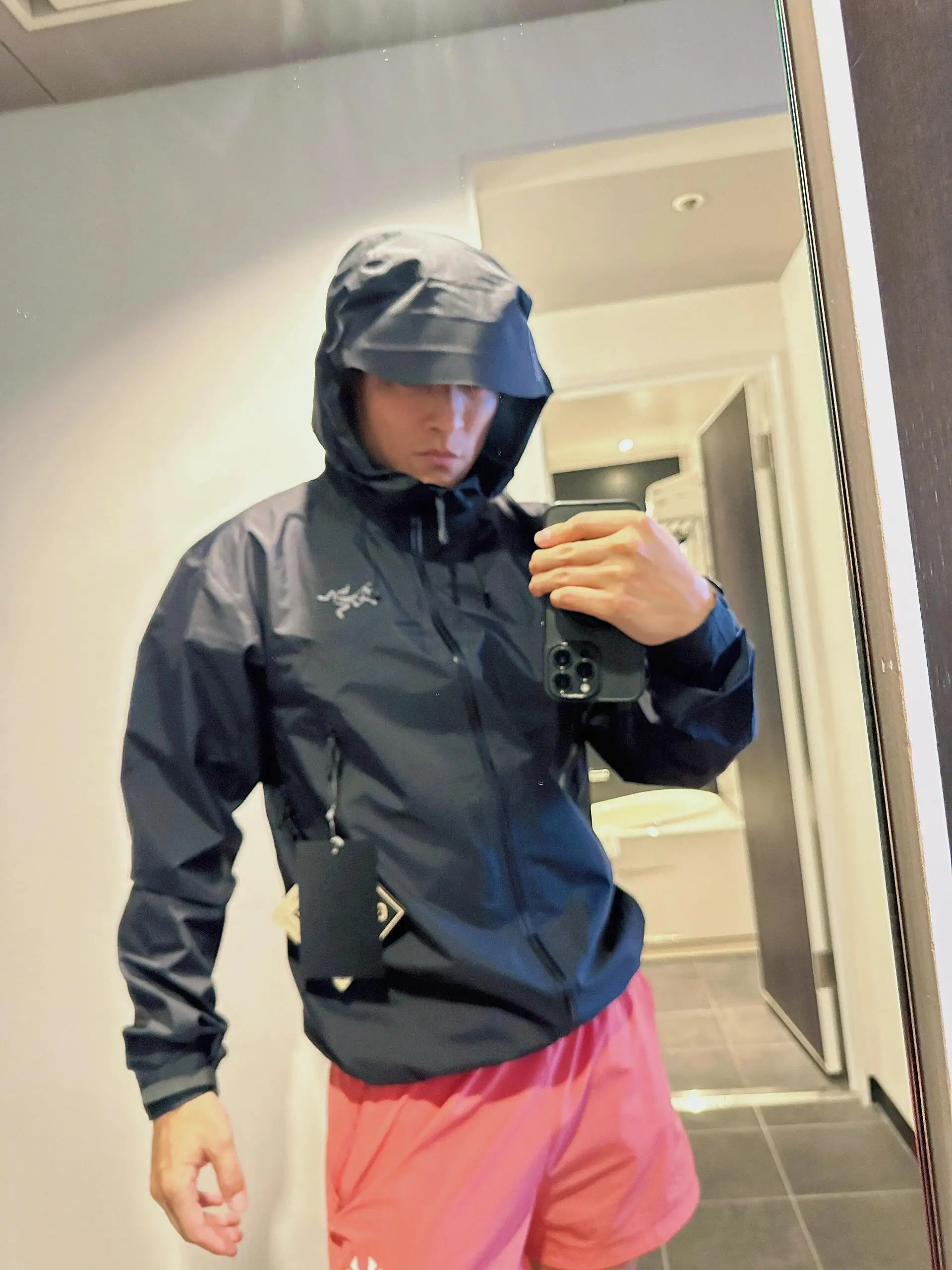 Beta SL GORE-TEX Hooded Shell Jacket D38022787 — view 2