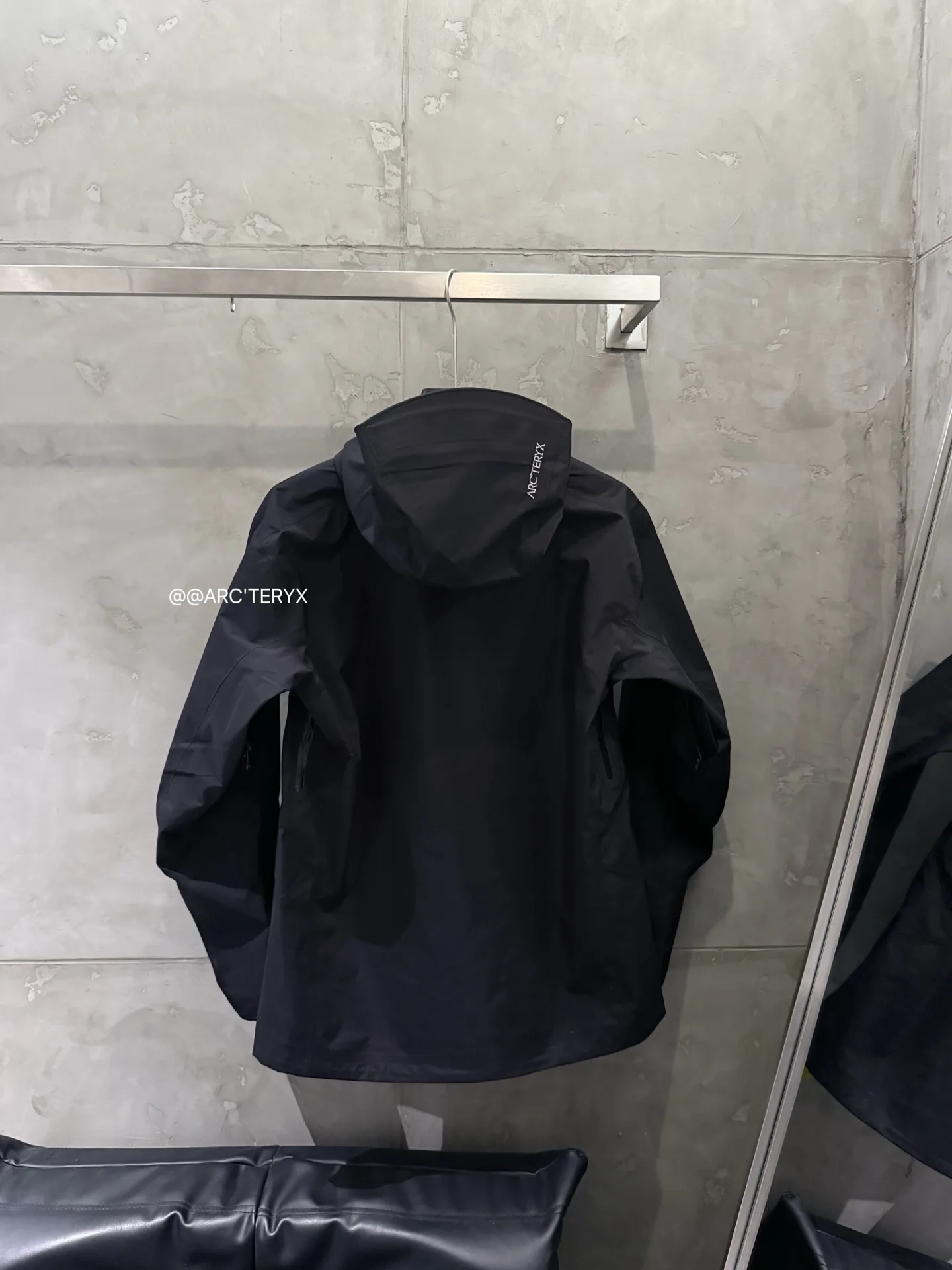 Beta SL GORE-TEX Hooded Shell Jacket D38022788 — view 2