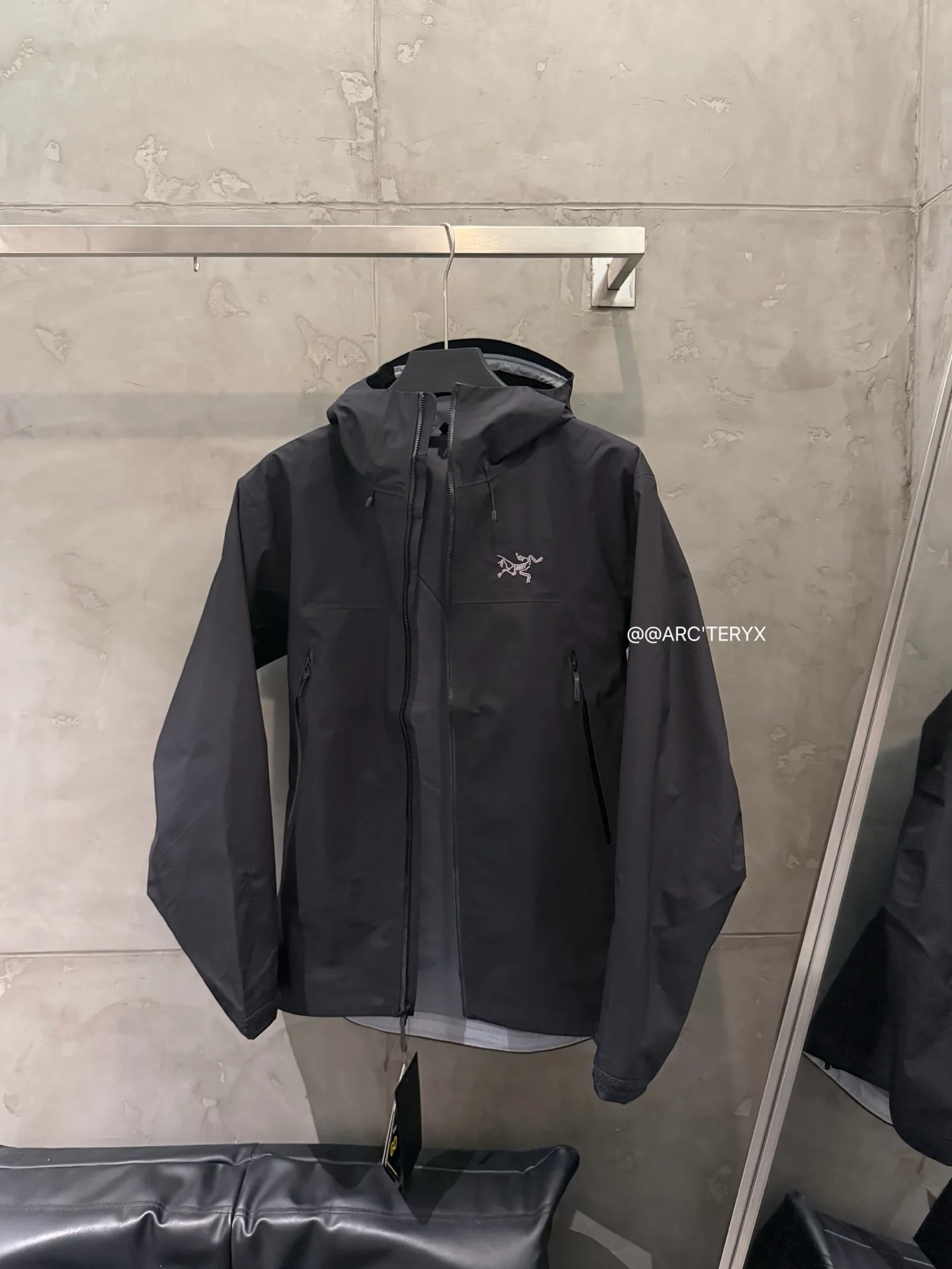 Beta SL GORE-TEX Hooded Shell Jacket D38022788 — view 3