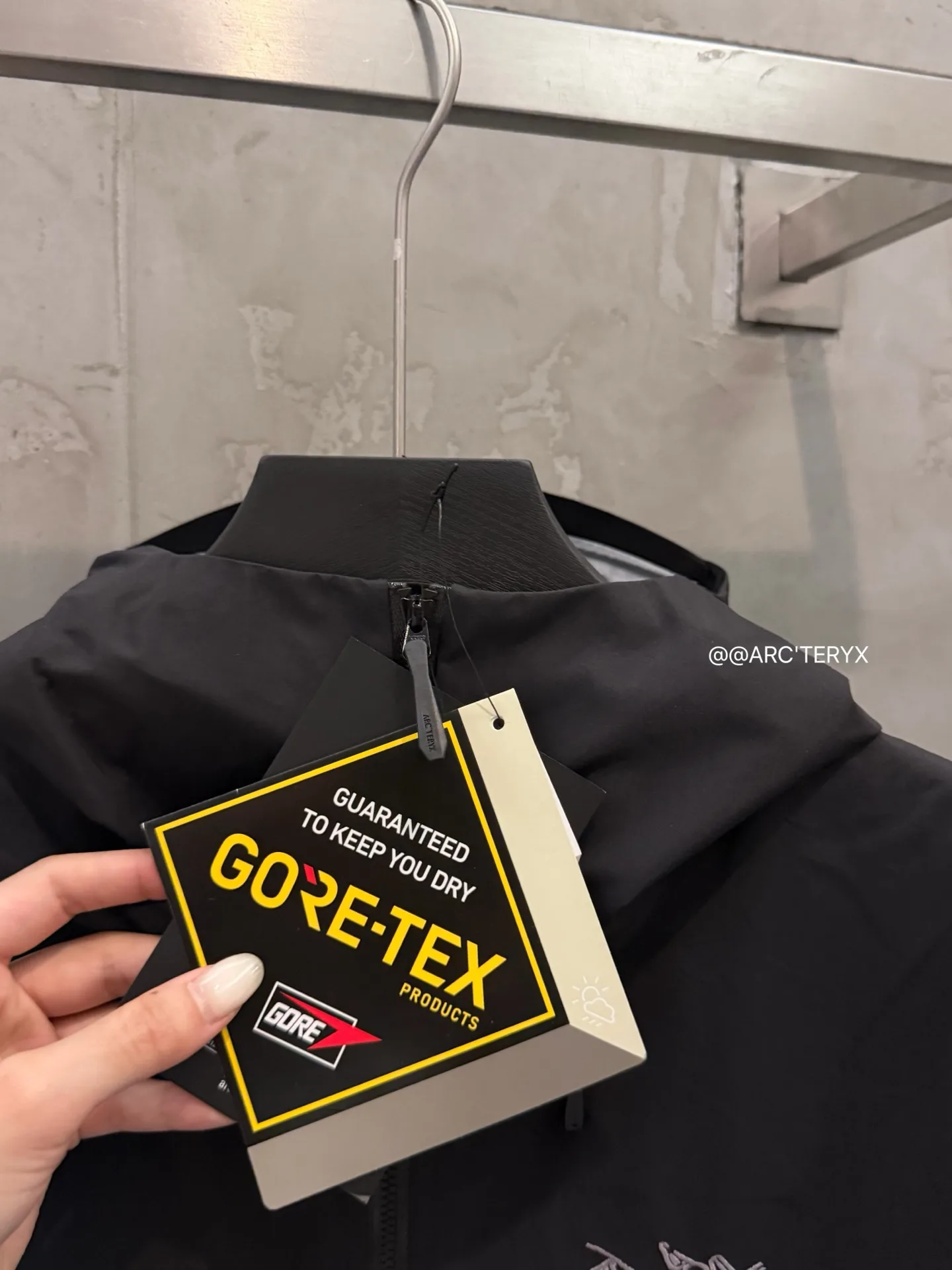 Beta SL GORE-TEX Hooded Shell Jacket D38022788 — view 5