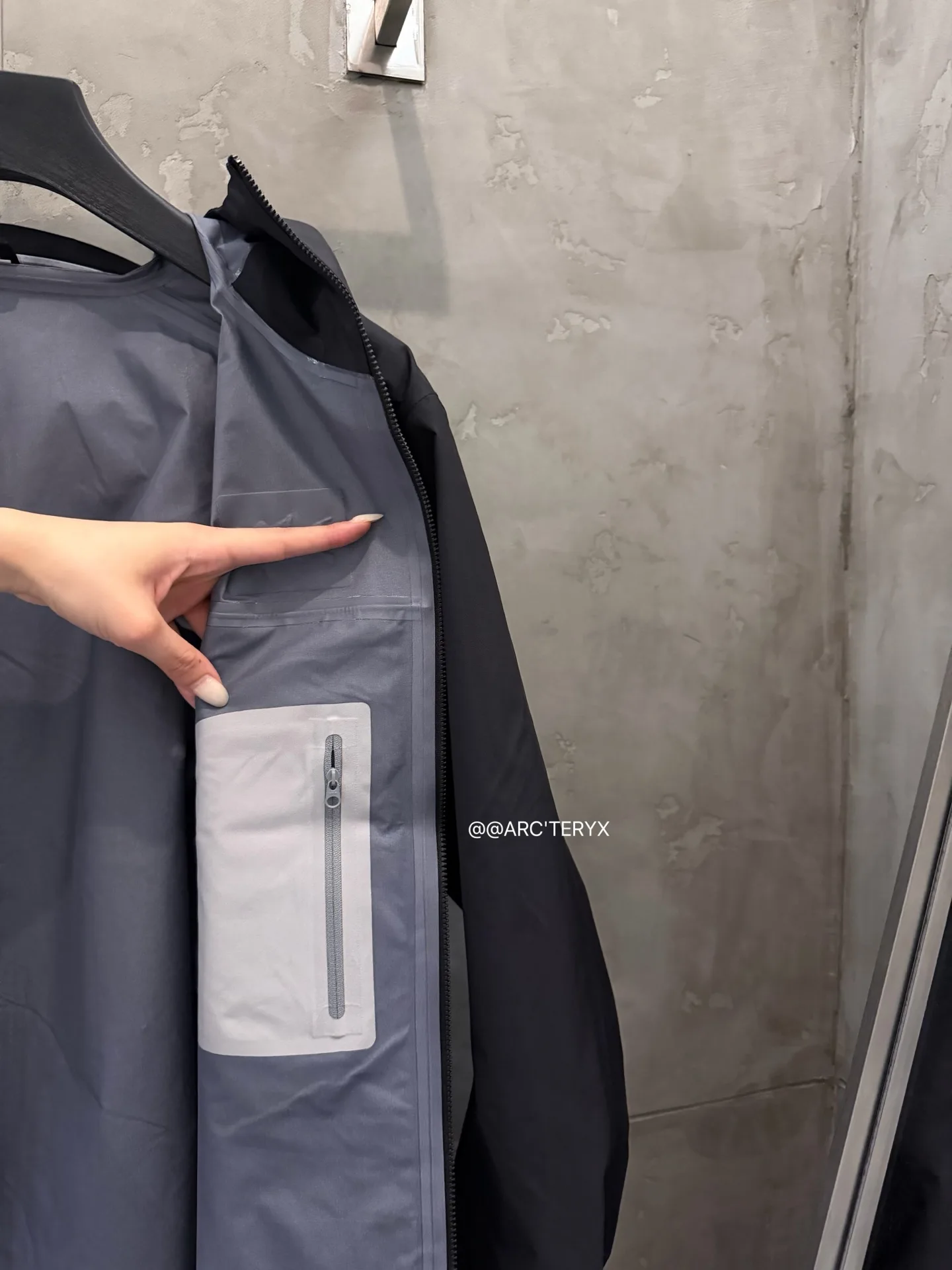 Beta SL GORE-TEX Hooded Shell Jacket D38022788 — view 7