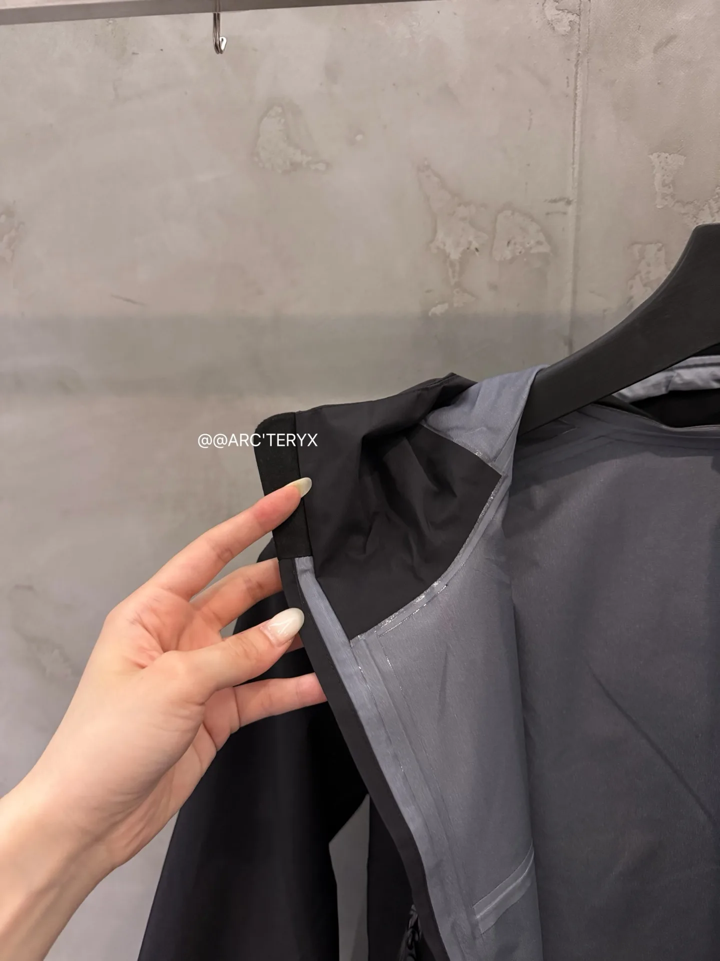Beta SL GORE-TEX Hooded Shell Jacket D38022788 — view 8