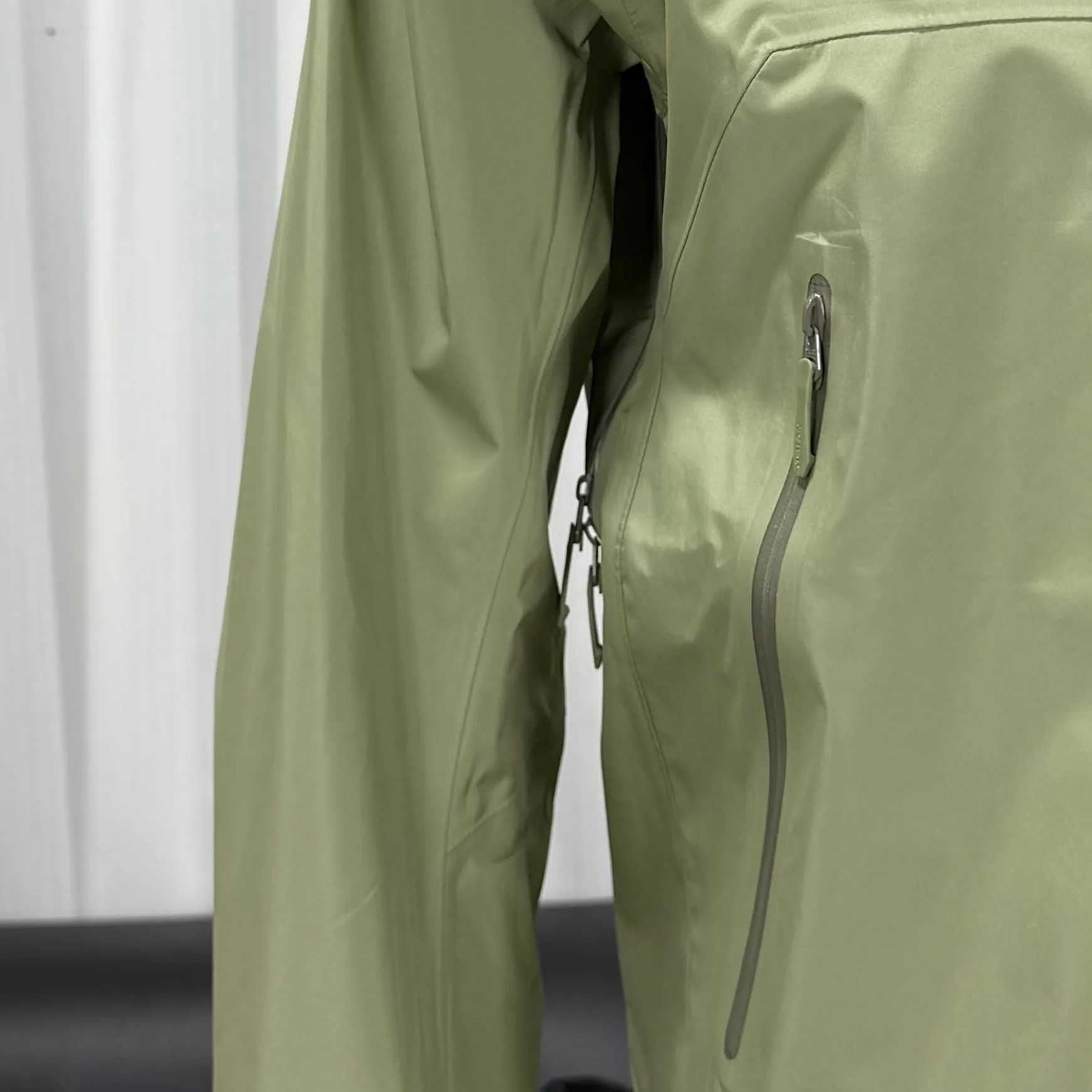 Beta SL GORE-TEX Hooded Shell Jacket D38022794 — view 2