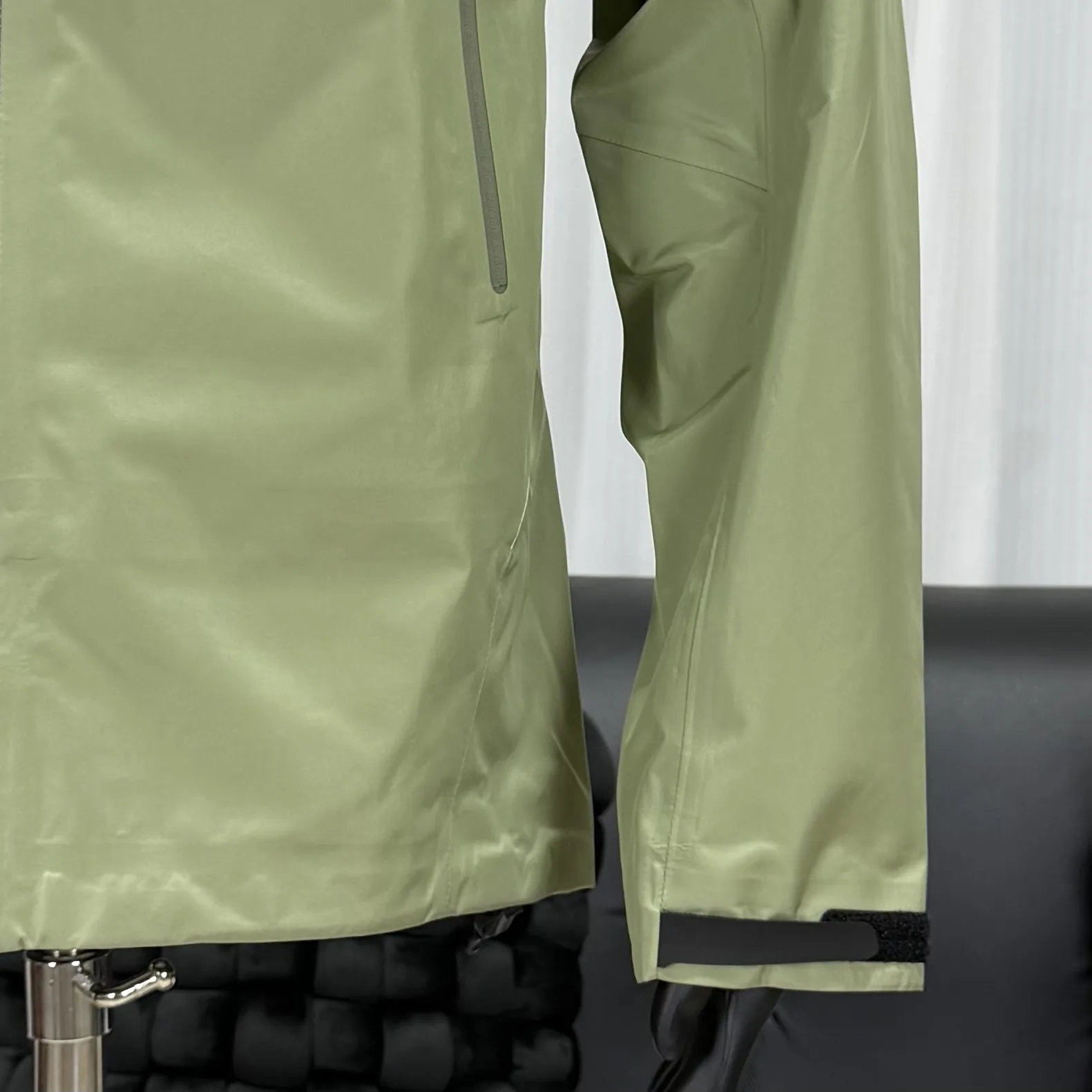 Beta SL GORE-TEX Hooded Shell Jacket D38022794 — view 4