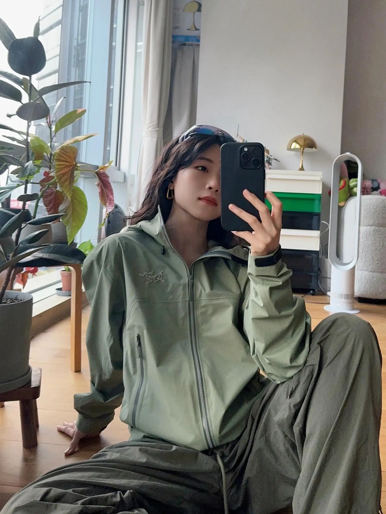 Beta SL GORE-TEX Hooded Shell Jacket D38022793 — view 3