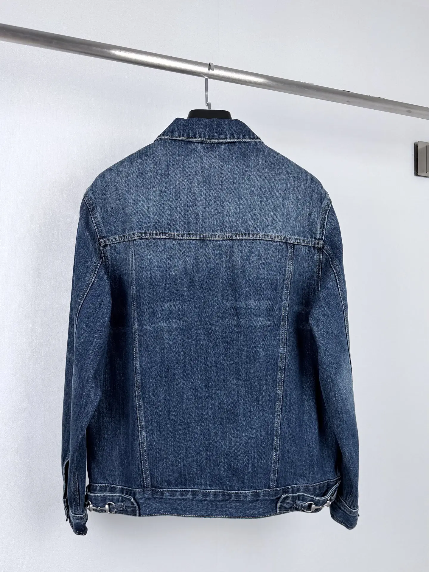 Horsebit Detail Denim Trucker Jacket D38020092 — view 3