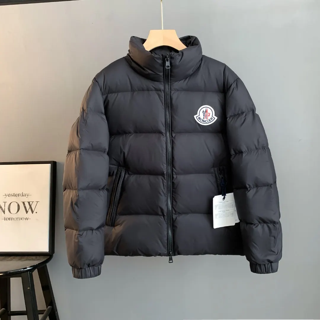 Moncler Logo-Patch Down Puffer Jacket D38023423