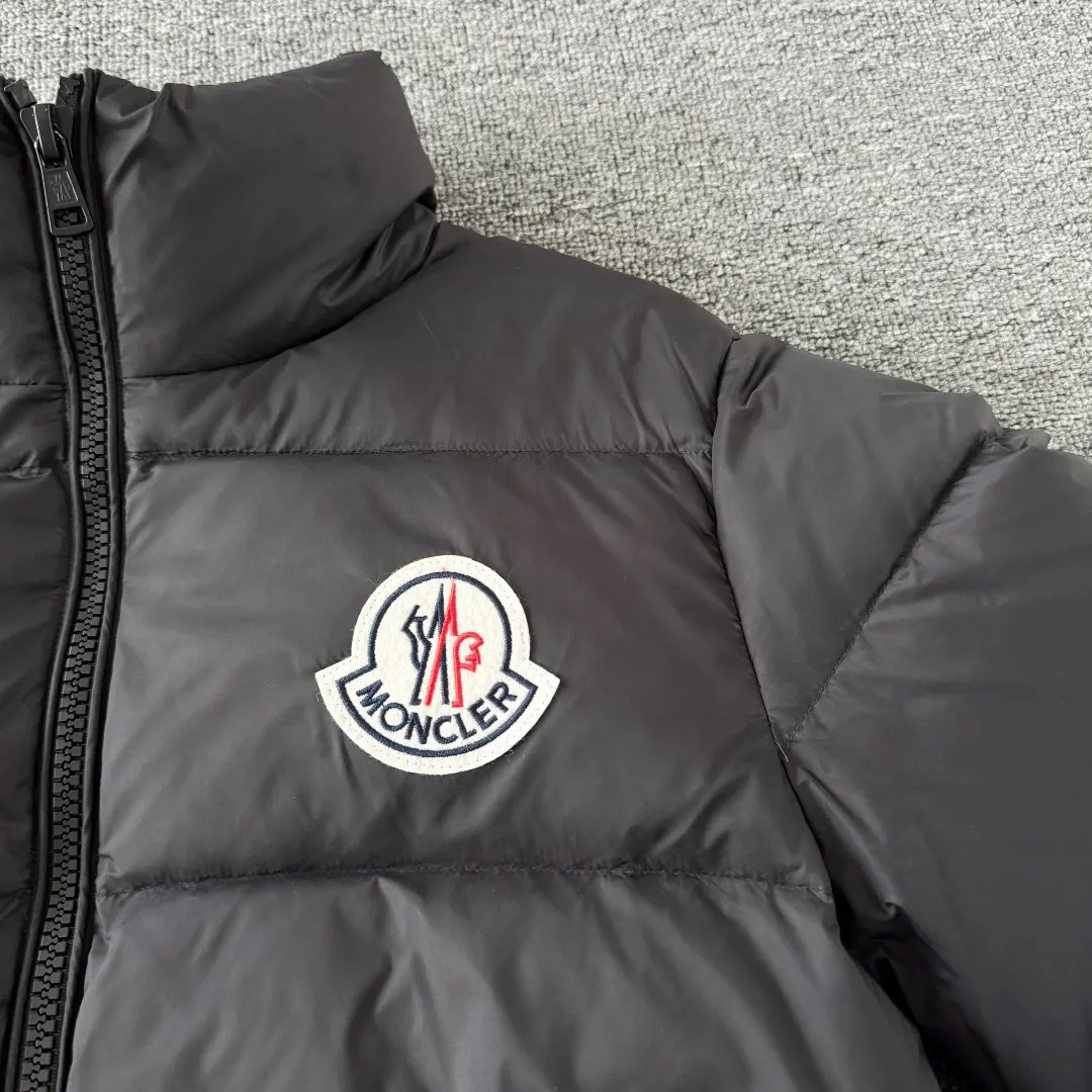 Moncler Logo-Patch Down Puffer Jacket D38023423 — view 4