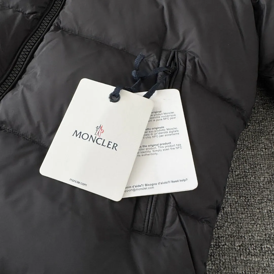 Moncler Logo-Patch Down Puffer Jacket D38023423 — view 5