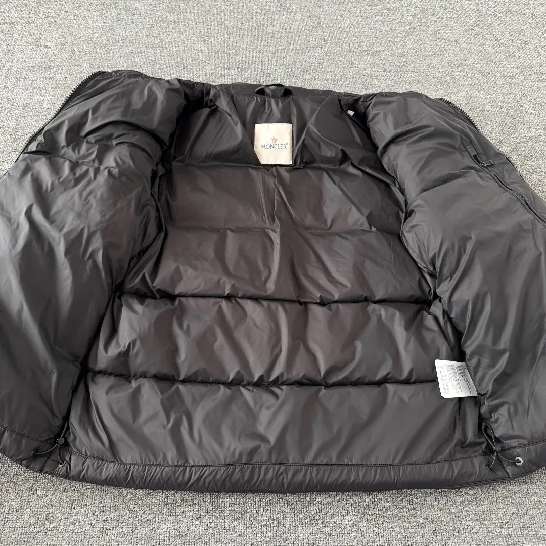 Moncler Logo-Patch Down Puffer Jacket D38023423 — view 8