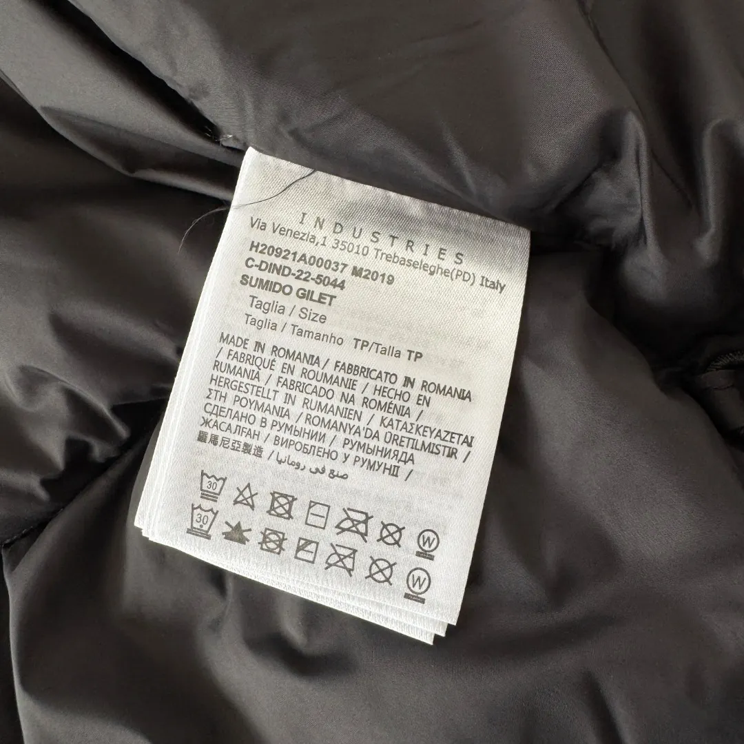 Moncler Logo-Patch Down Puffer Jacket D38023423 — view 9