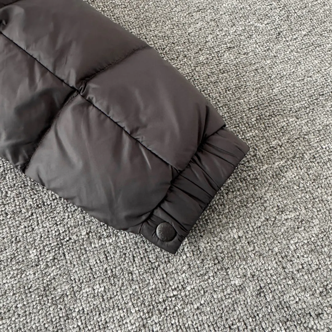 Moncler Logo-Patch Down Puffer Jacket D38023423 — view 14