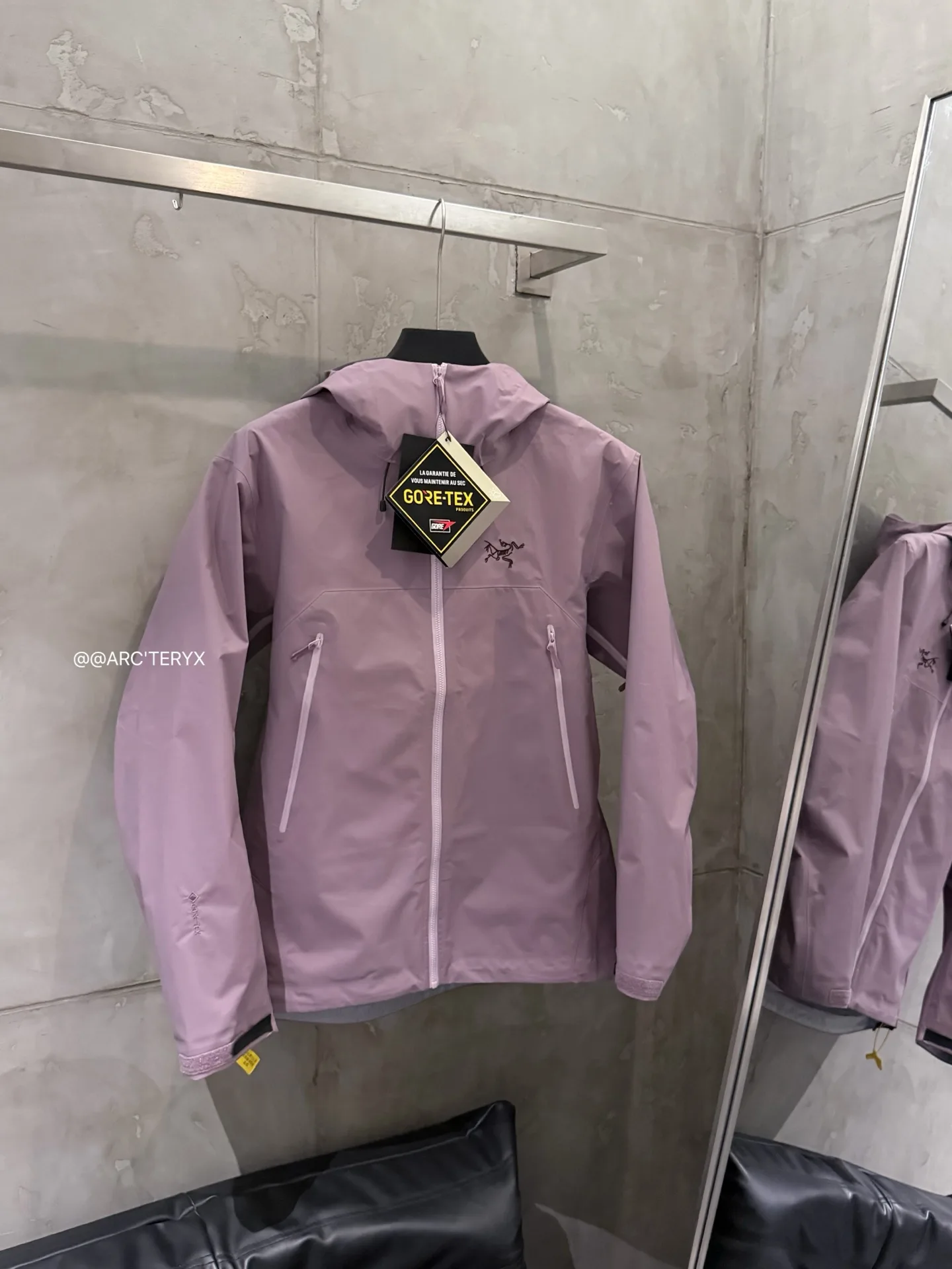 Beta SL GORE-TEX Hooded Shell Jacket D38022816 — view 2