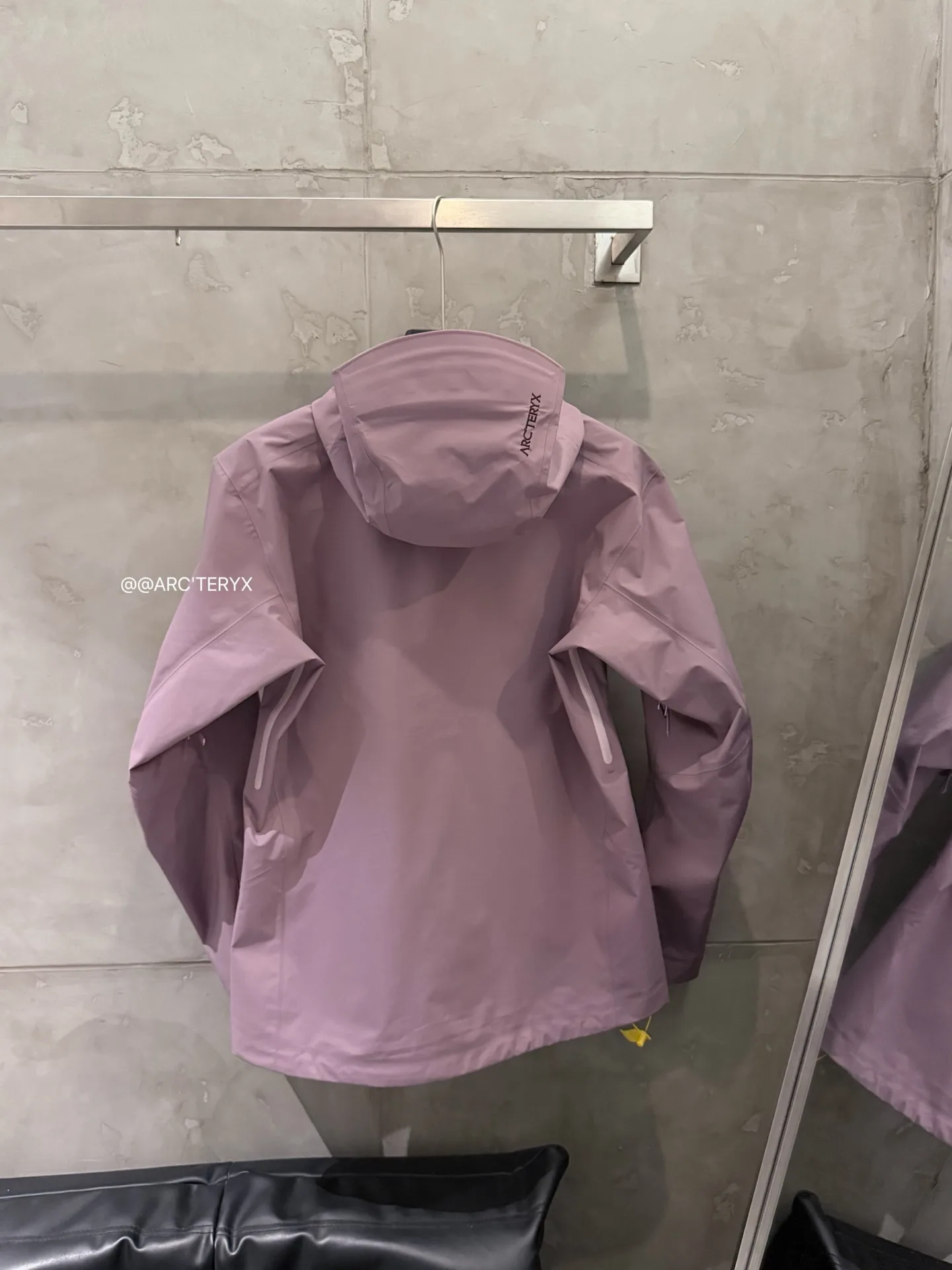Beta SL GORE-TEX Hooded Shell Jacket D38022816 — view 3