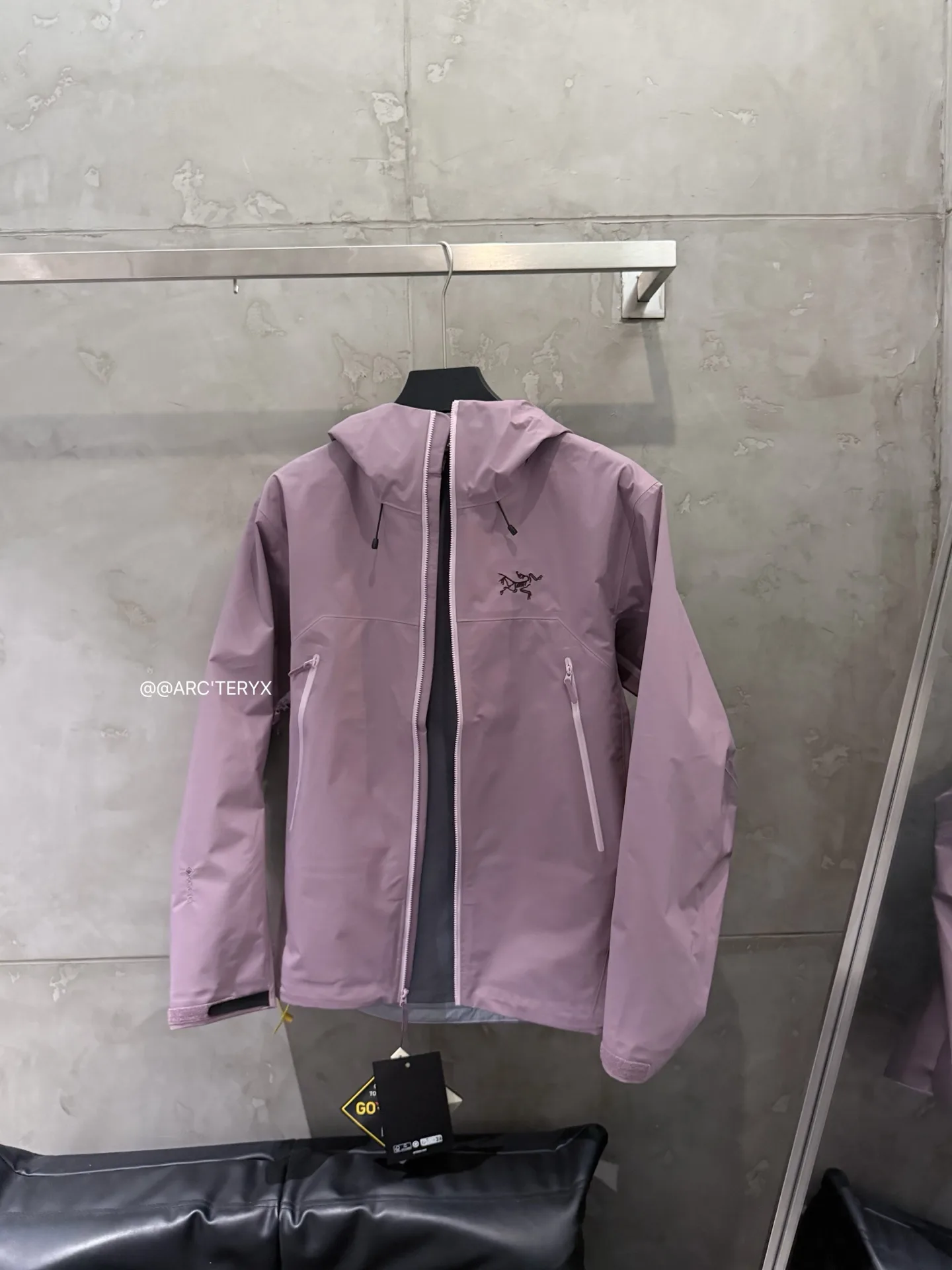 Beta SL GORE-TEX Hooded Shell Jacket D38022816 — view 4