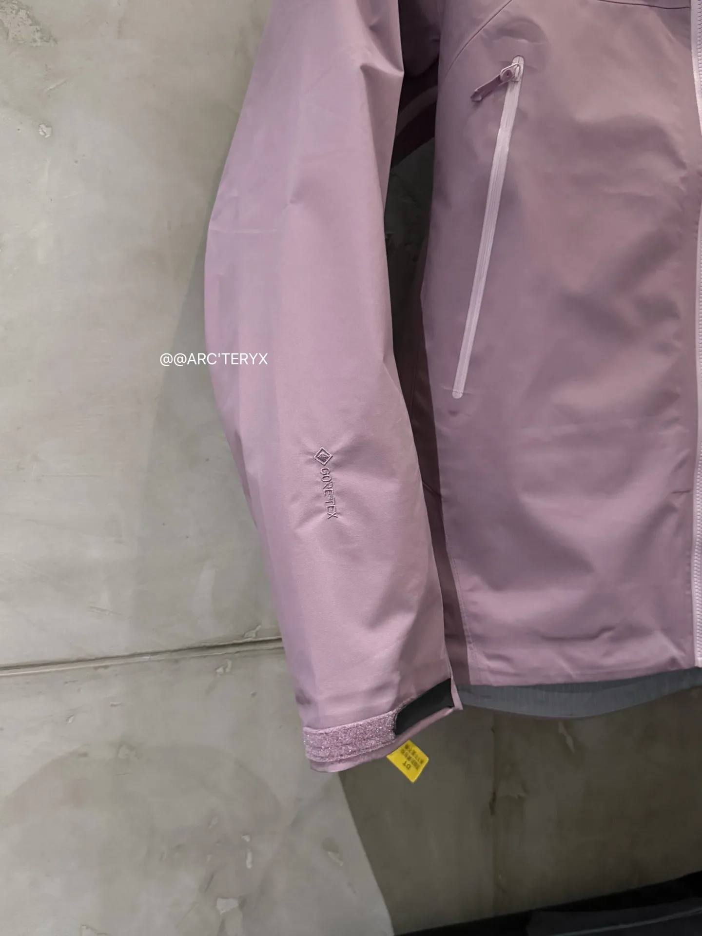 Beta SL GORE-TEX Hooded Shell Jacket D38022816 — view 6