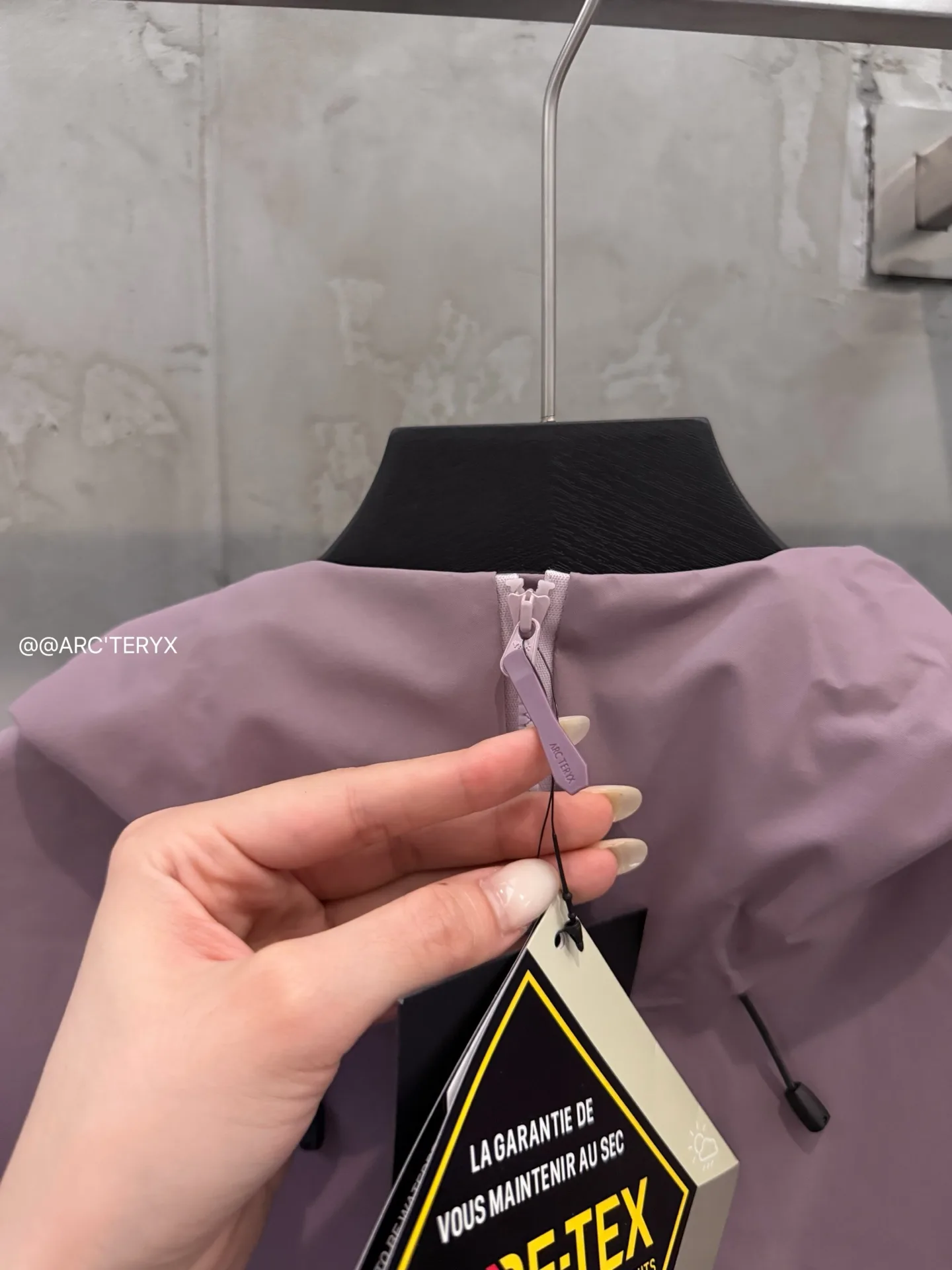 Beta SL GORE-TEX Hooded Shell Jacket D38022816 — view 8