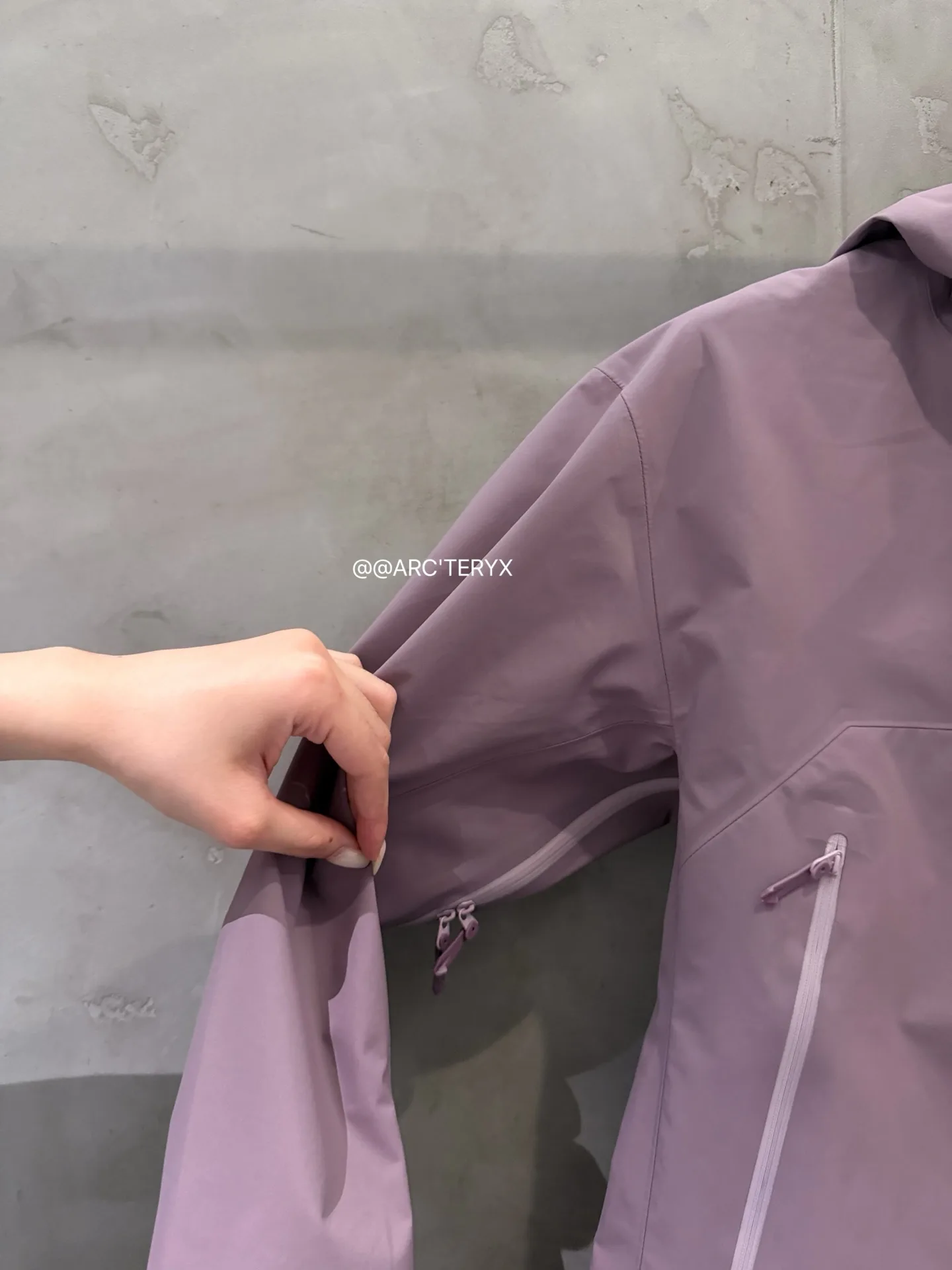 Beta SL GORE-TEX Hooded Shell Jacket D38022816 — view 10