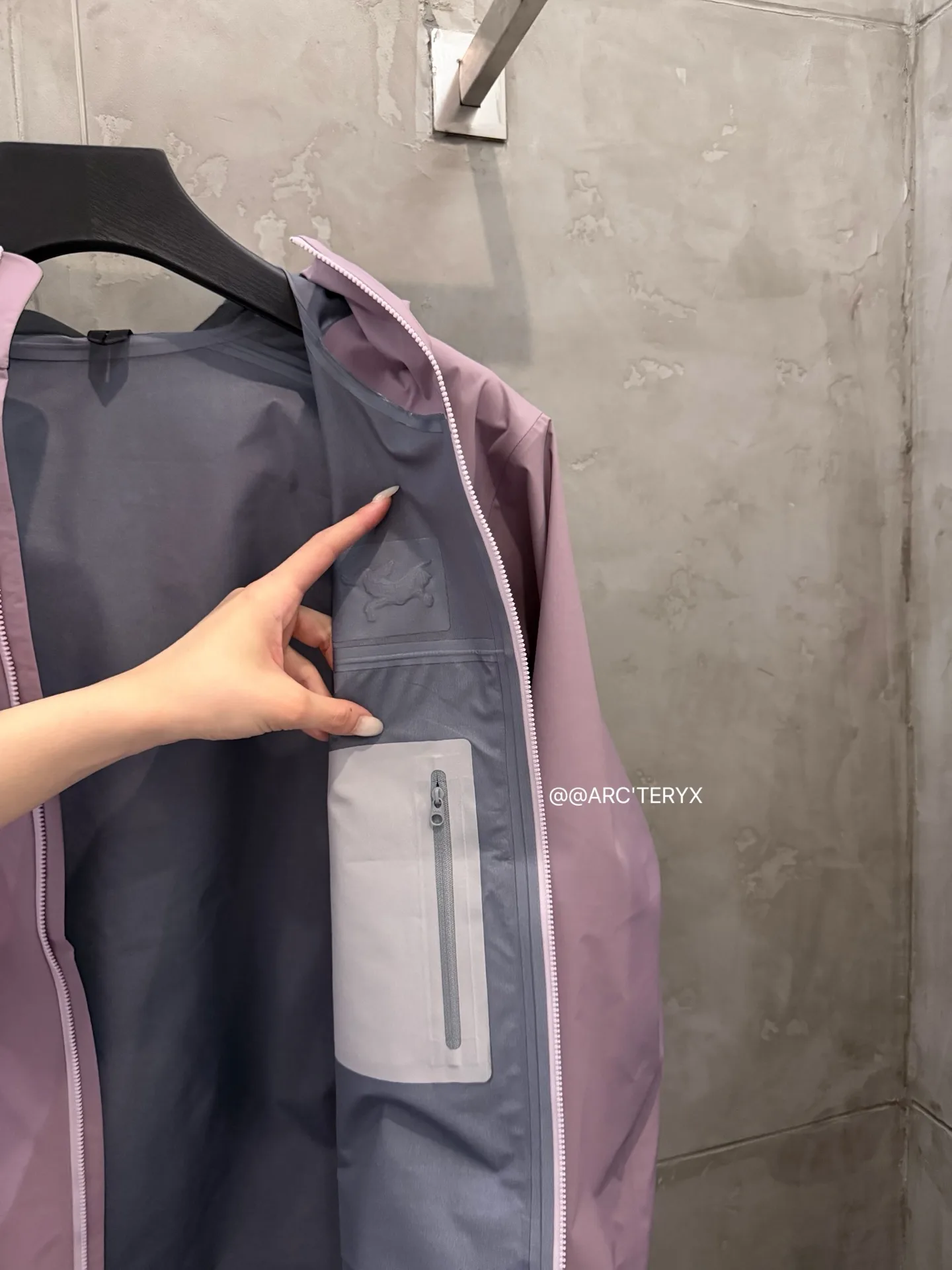 Beta SL GORE-TEX Hooded Shell Jacket D38022816 — view 12