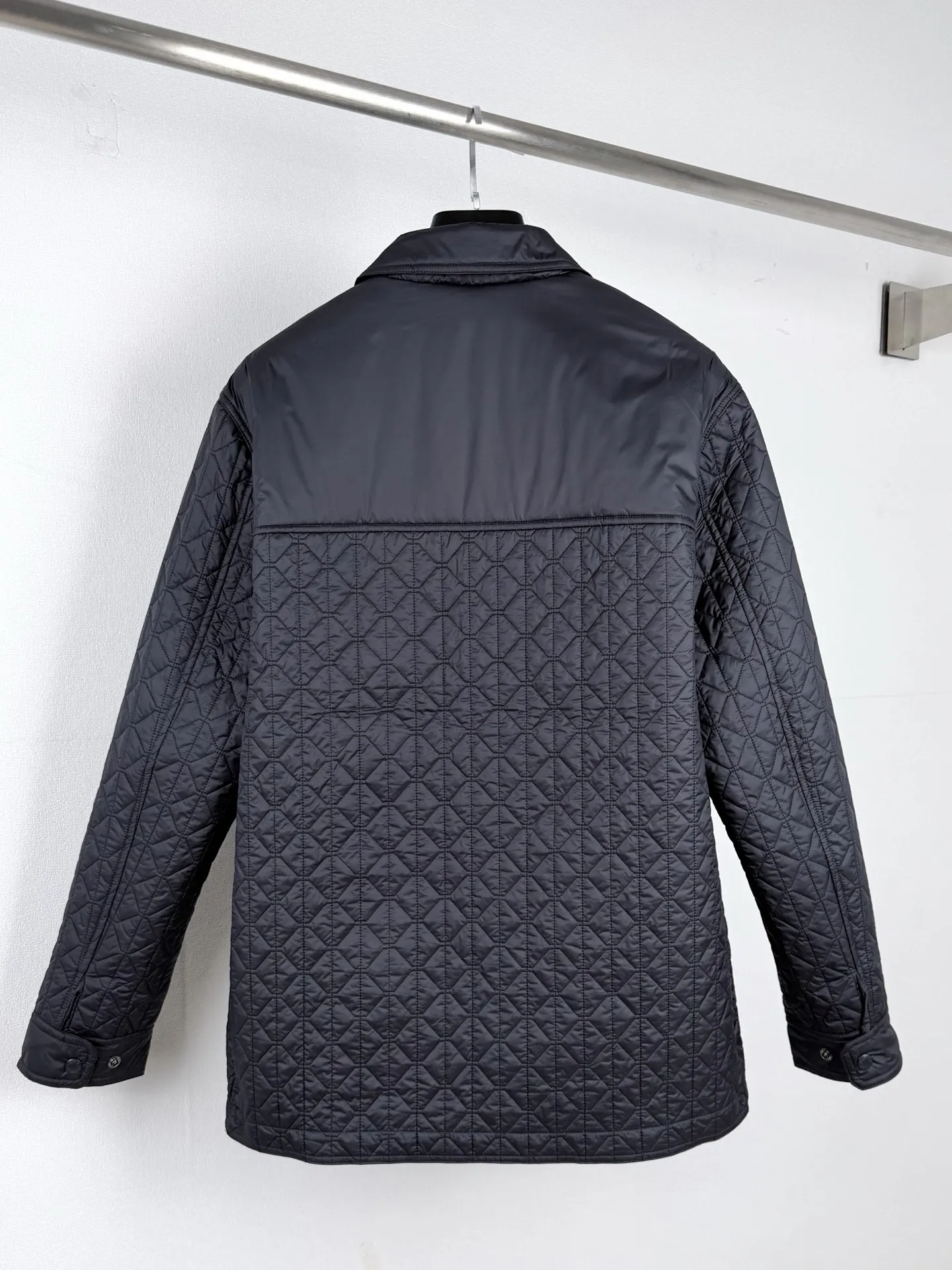 Diamond-Quilted Lightweight Shirt Jacket D39519988 — view 3