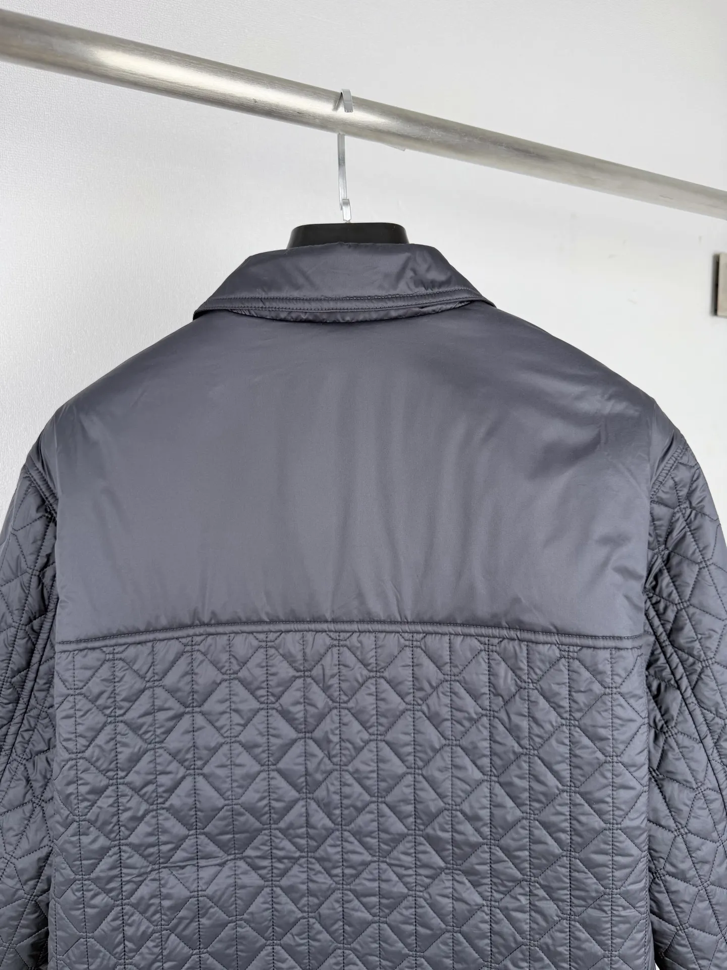 Diamond-Quilted Lightweight Shirt Jacket D39519988 — view 4
