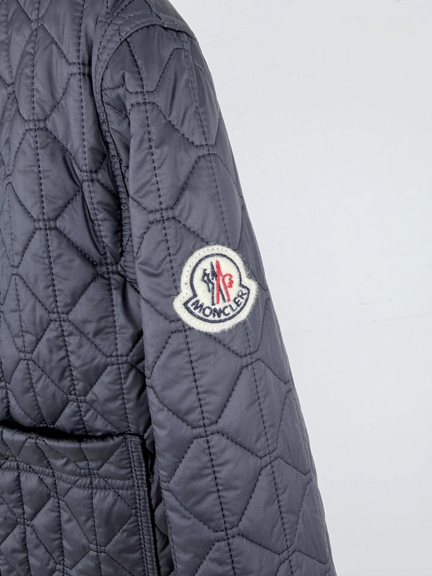 Diamond-Quilted Lightweight Shirt Jacket D39519988 — view 7