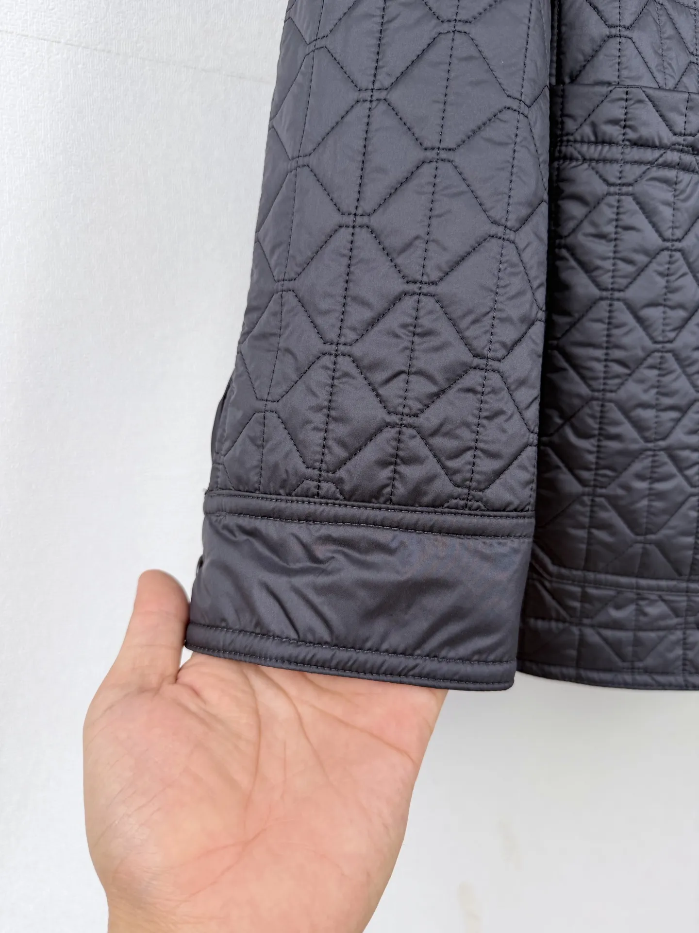 Diamond-Quilted Lightweight Shirt Jacket D39519988 — view 9