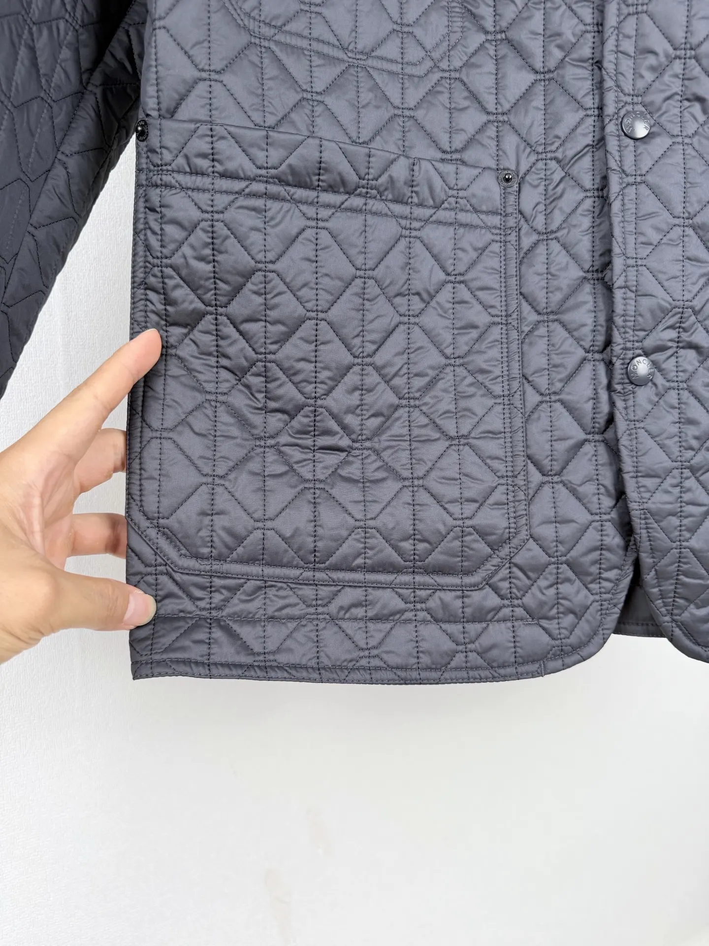 Diamond-Quilted Lightweight Shirt Jacket D39519988 — view 10