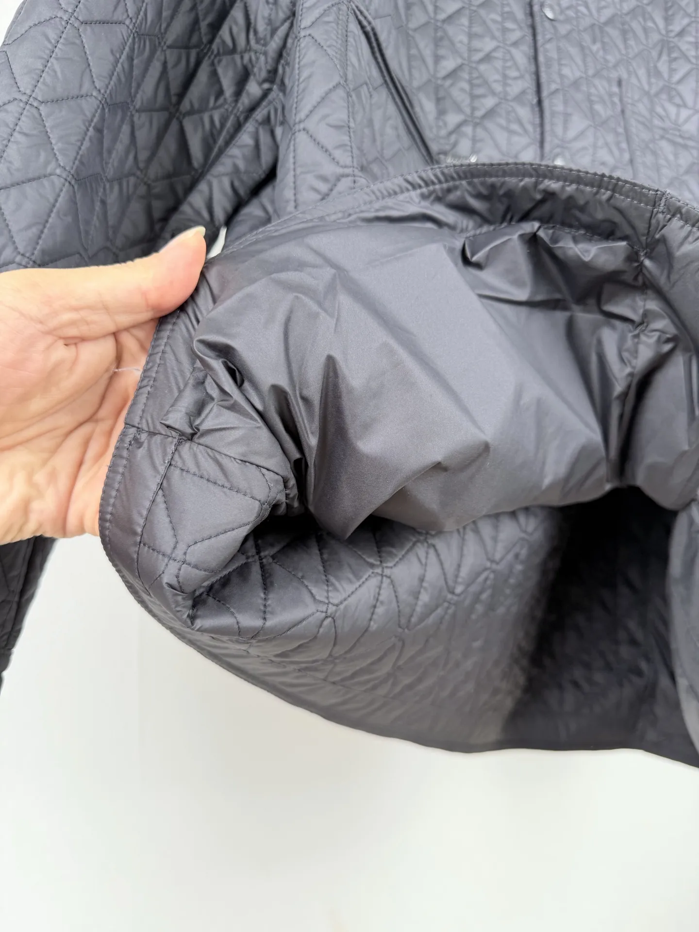 Diamond-Quilted Lightweight Shirt Jacket D39519988 — view 11