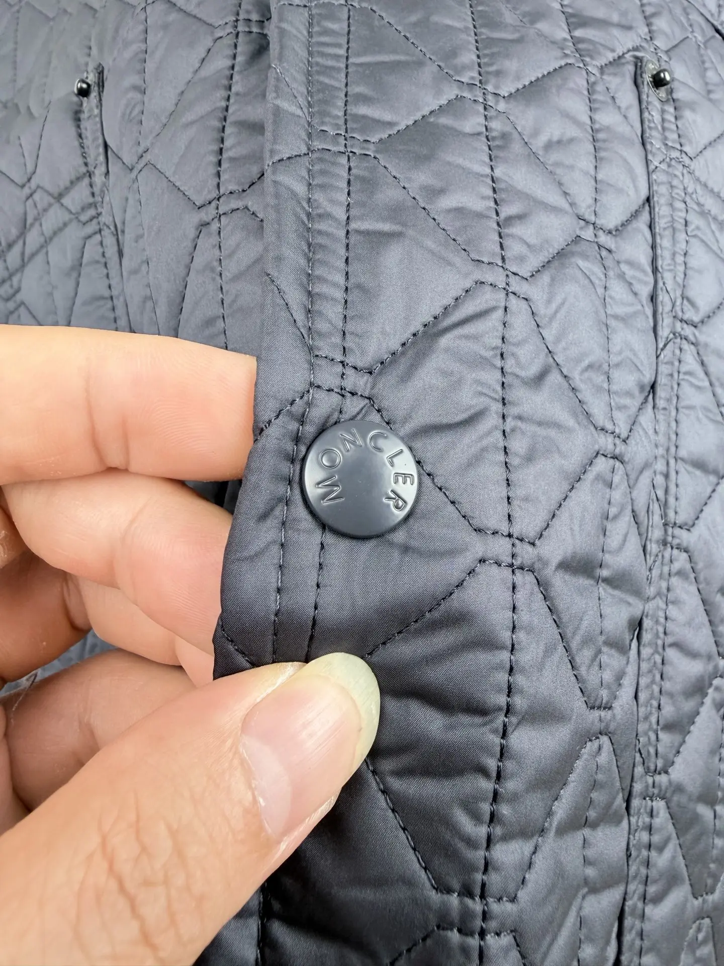 Diamond-Quilted Lightweight Shirt Jacket D39519988 — view 12