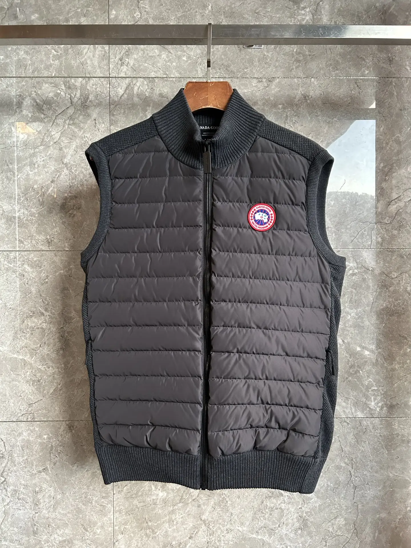 HyBridge Knit Merino Wool Gilet D40022733