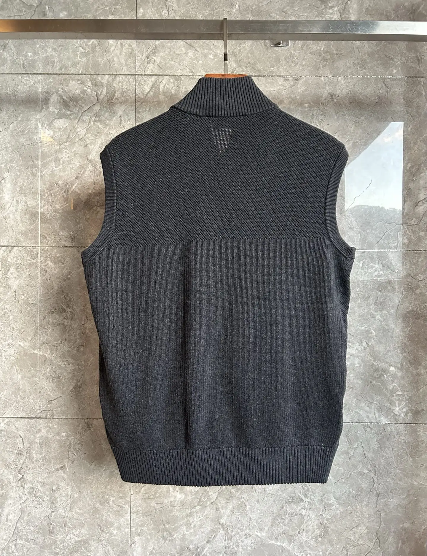 HyBridge Knit Merino Wool Gilet D40022733 — view 2