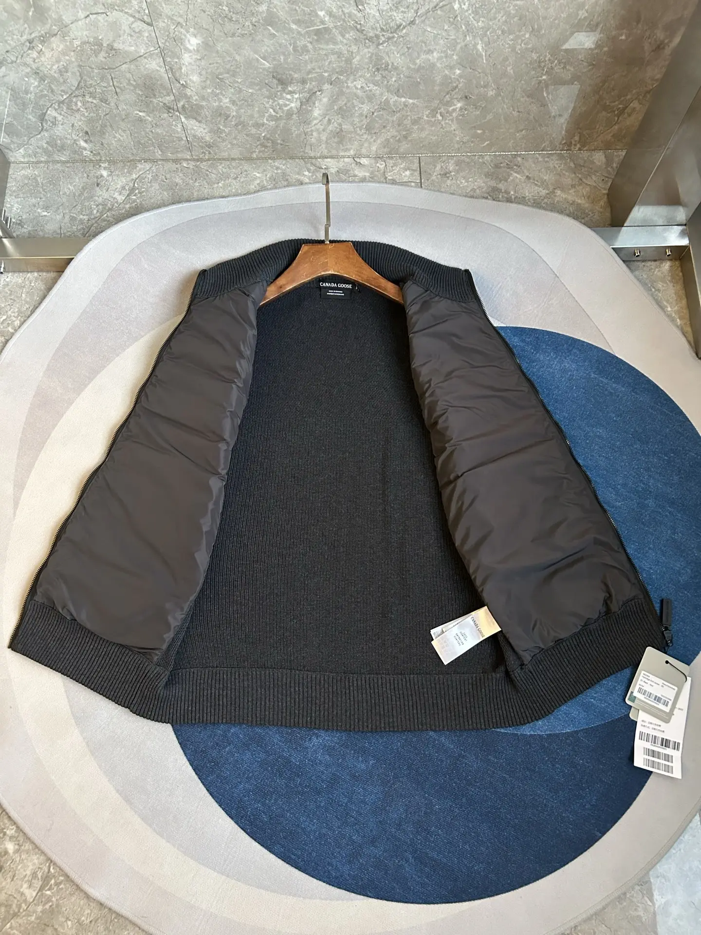 HyBridge Knit Merino Wool Gilet D40022733 — view 4