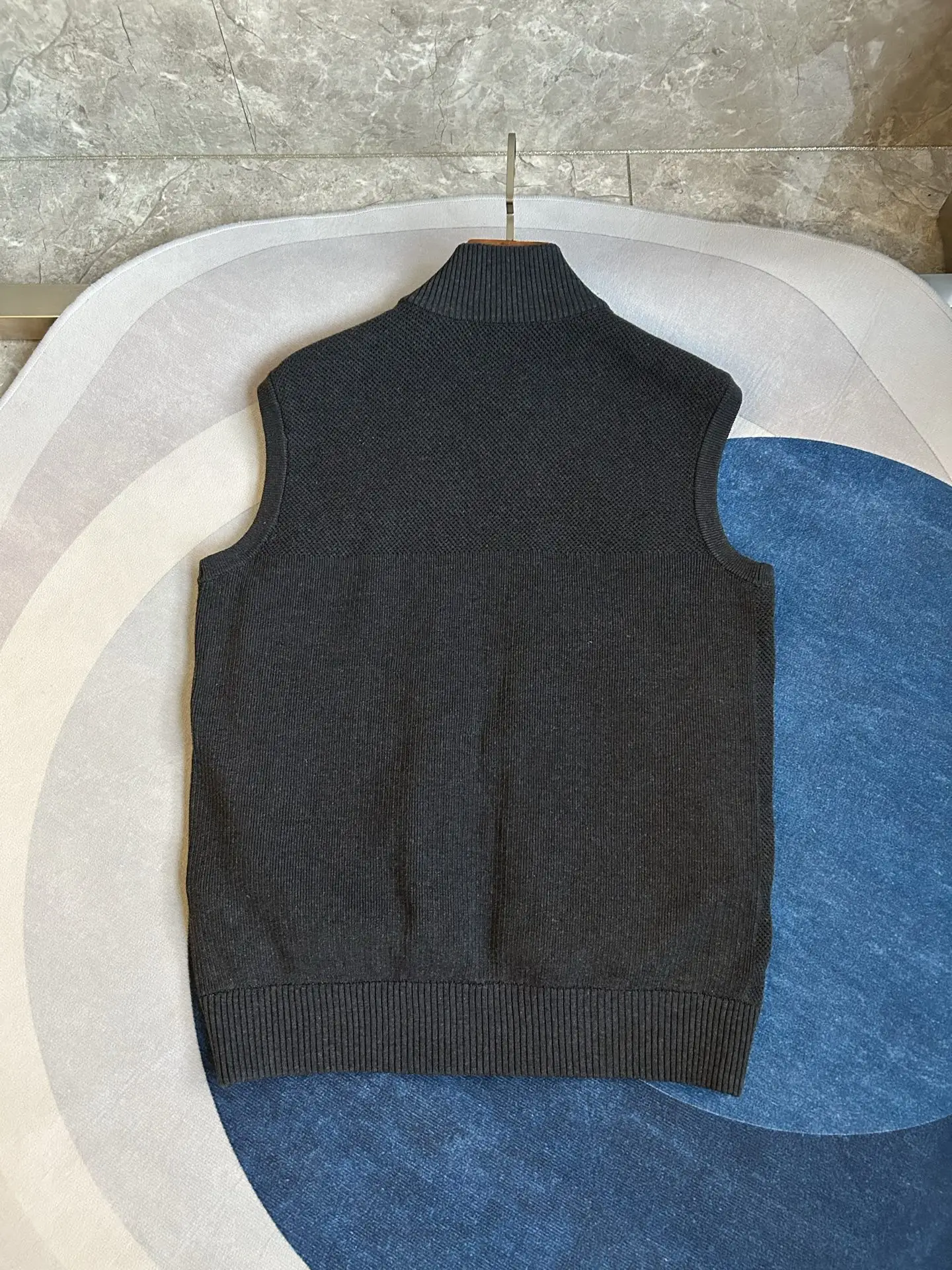 HyBridge Knit Merino Wool Gilet D40022733 — view 6