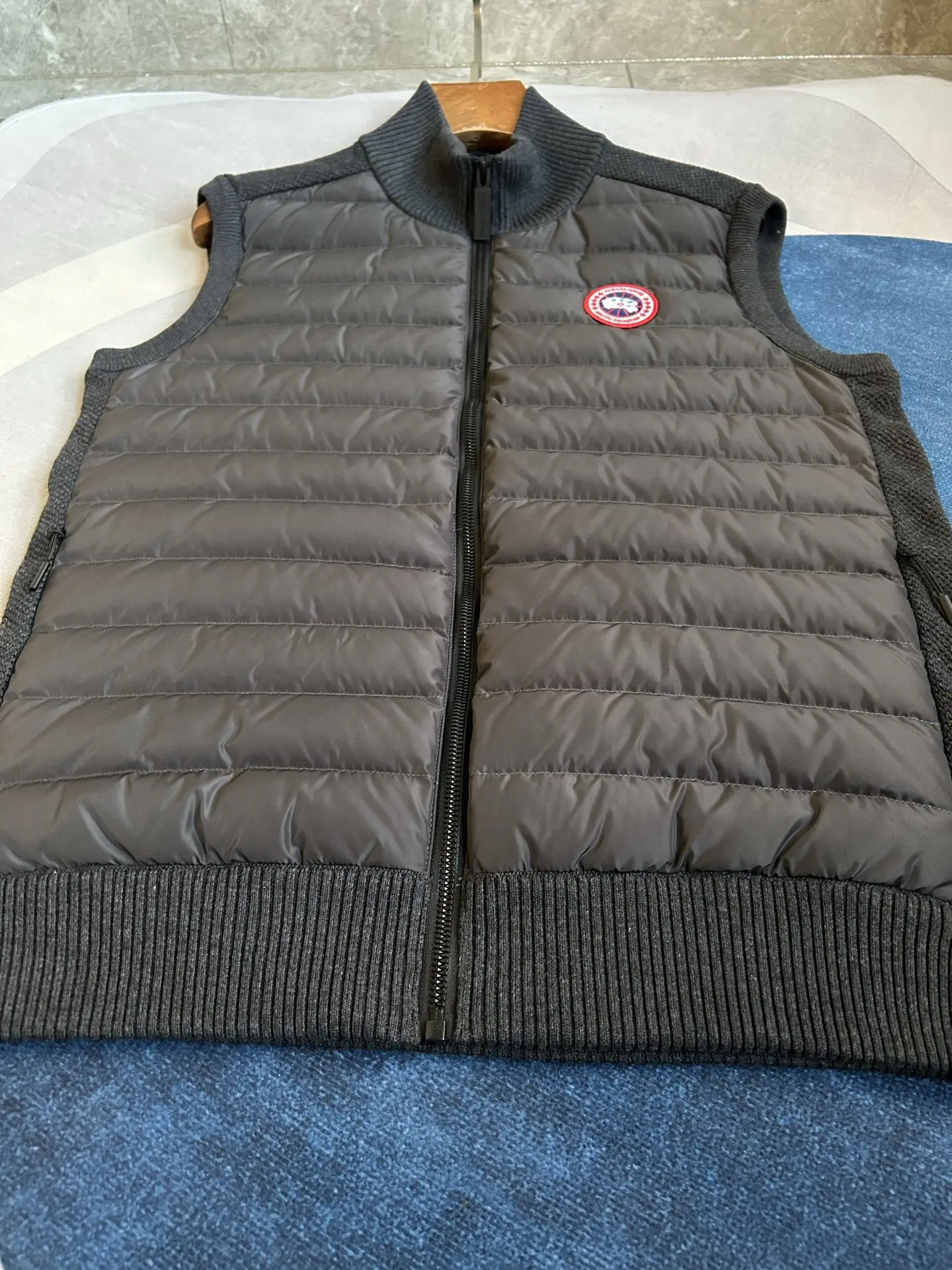 HyBridge Knit Merino Wool Gilet D40022733 — view 17