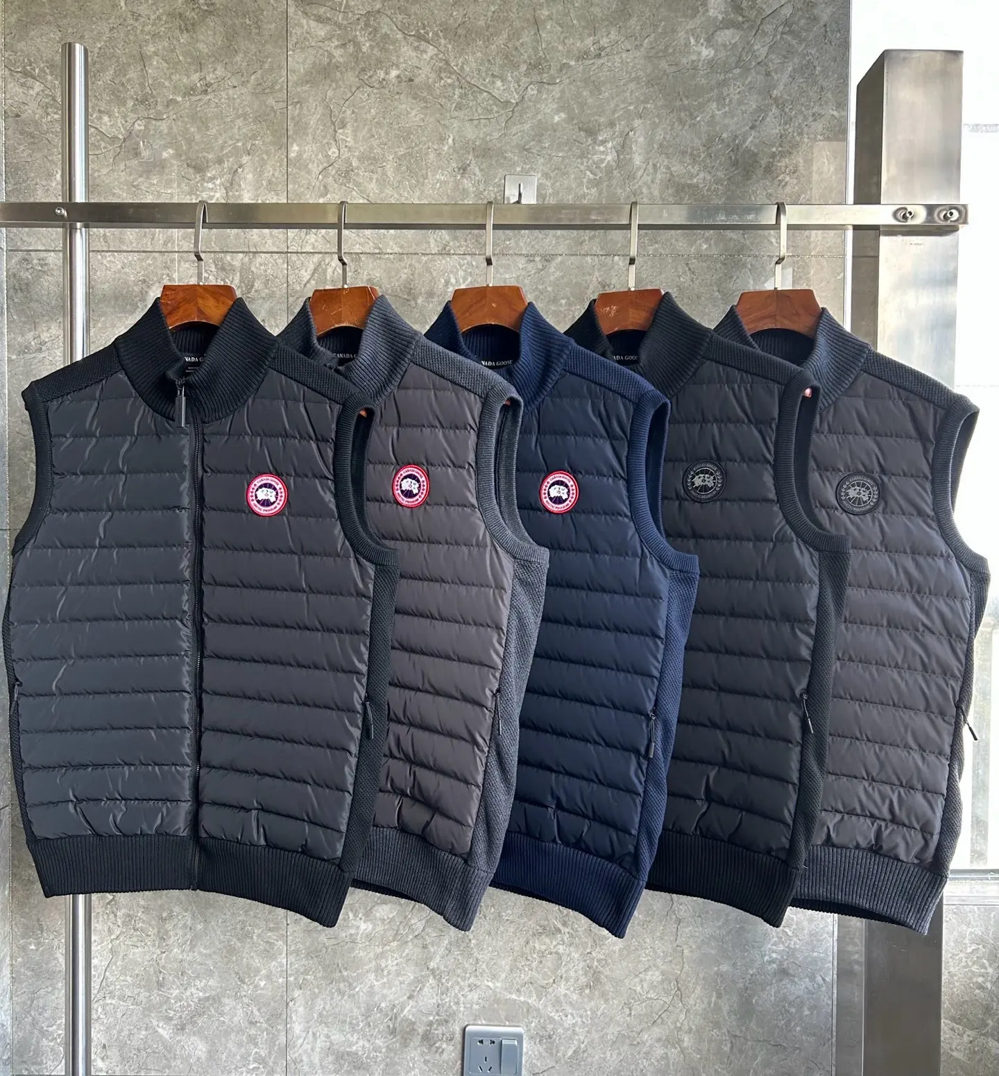 HyBridge Knit Down-Filled Gilet D40022728 — view 2