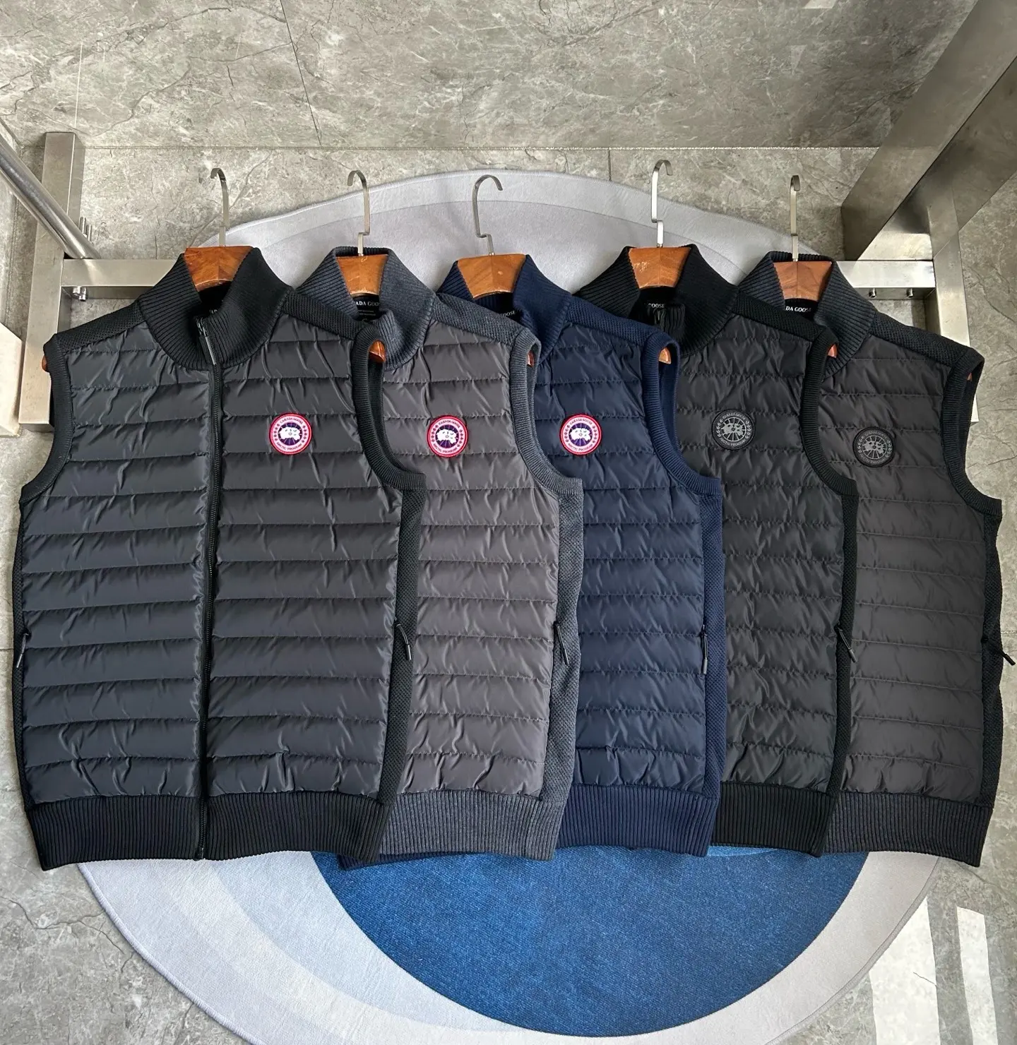 HyBridge Knit Down-Filled Gilet D40022728 — view 3