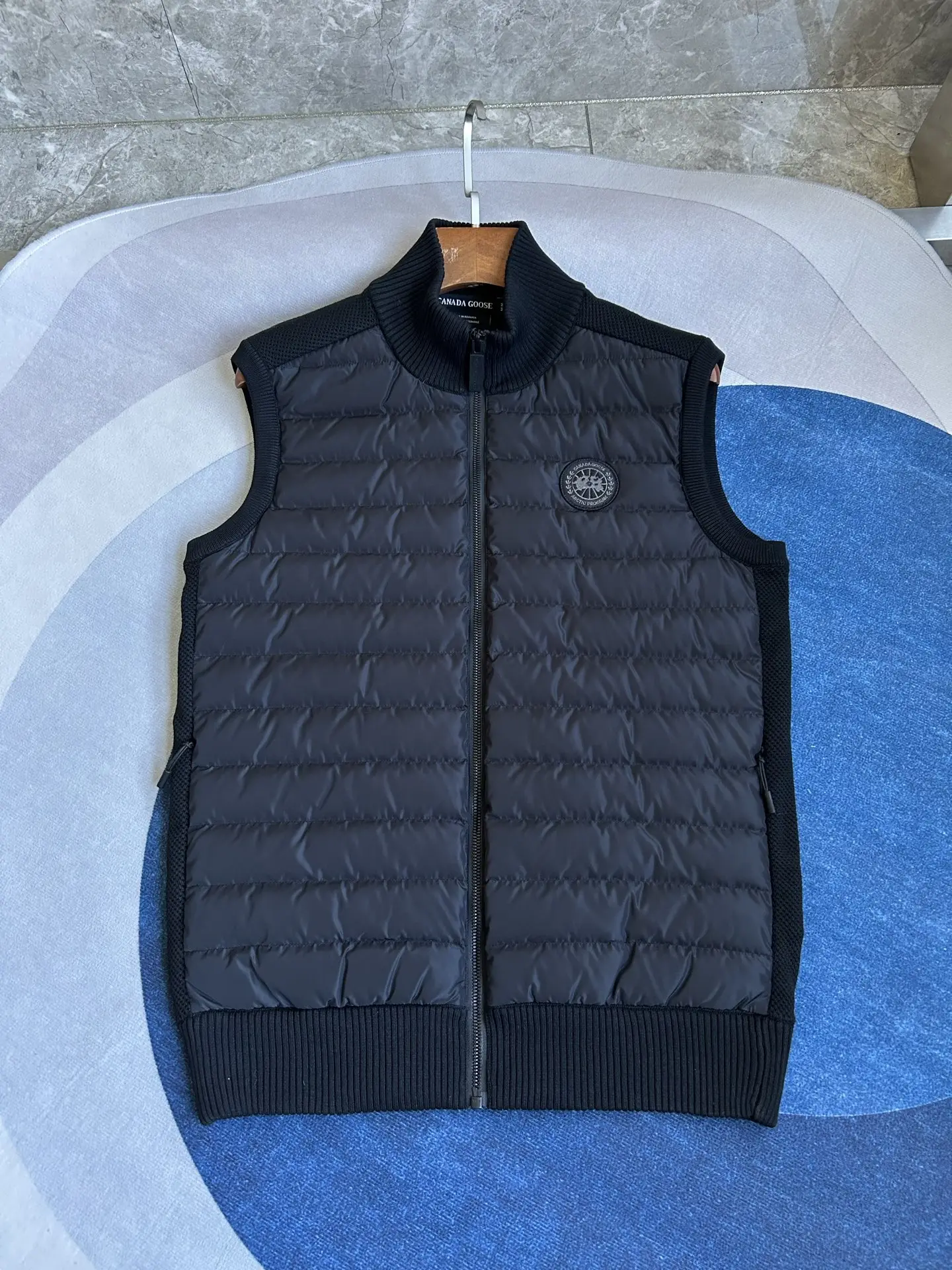 HyBridge Knit Down-Panelled Gilet D40022729 — view 3
