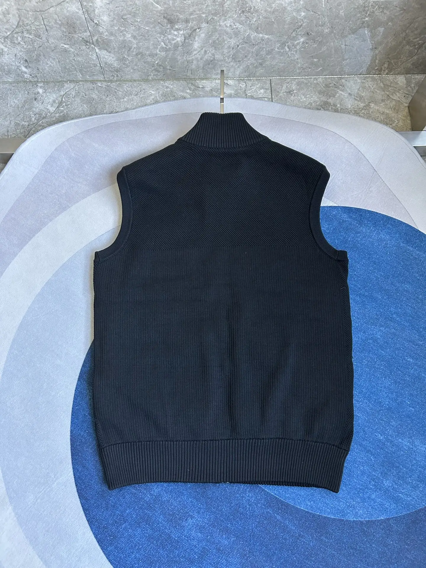HyBridge Knit Down-Panelled Gilet D40022729 — view 6