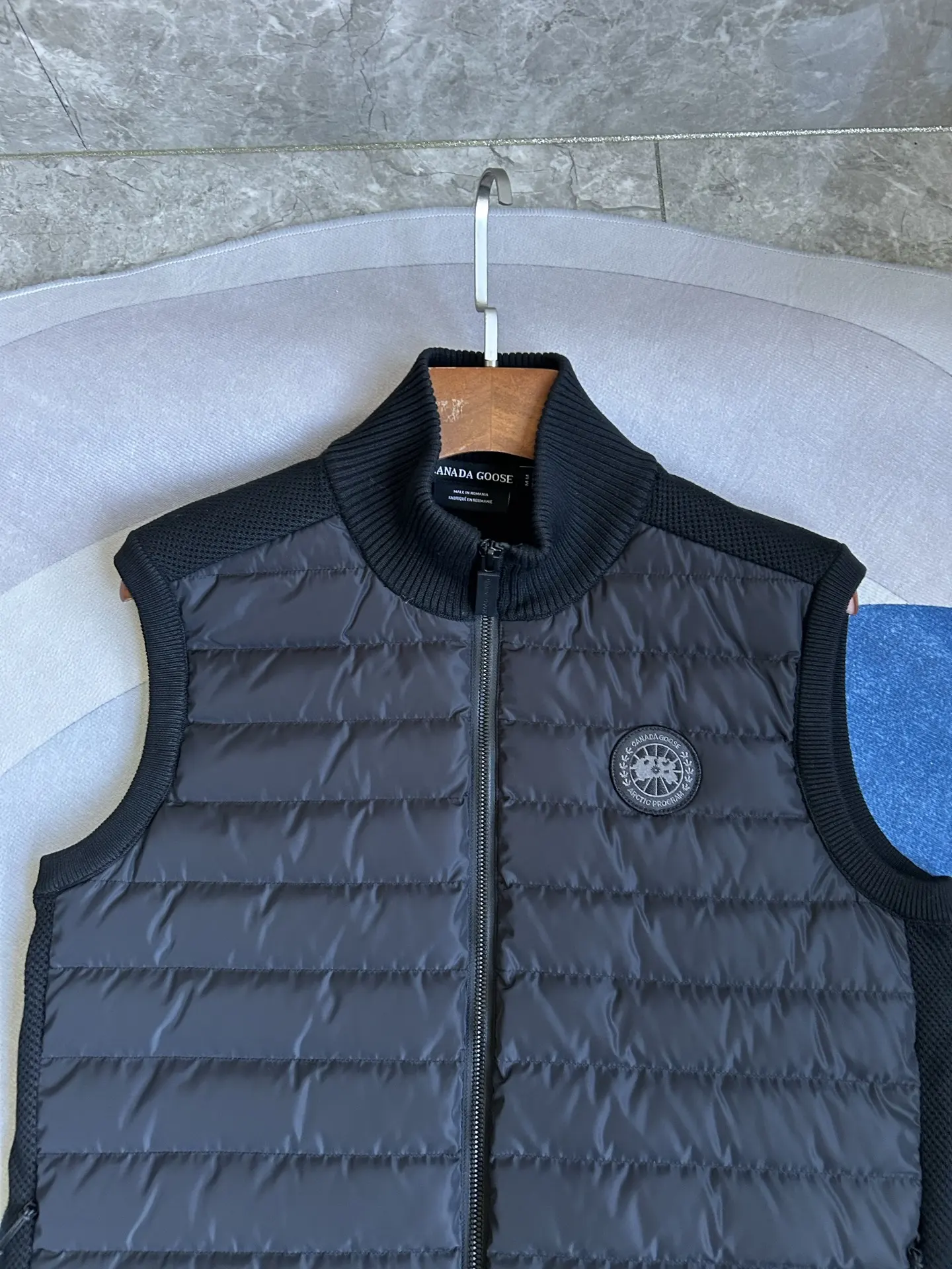 HyBridge Knit Down-Panelled Gilet D40022729 — view 12