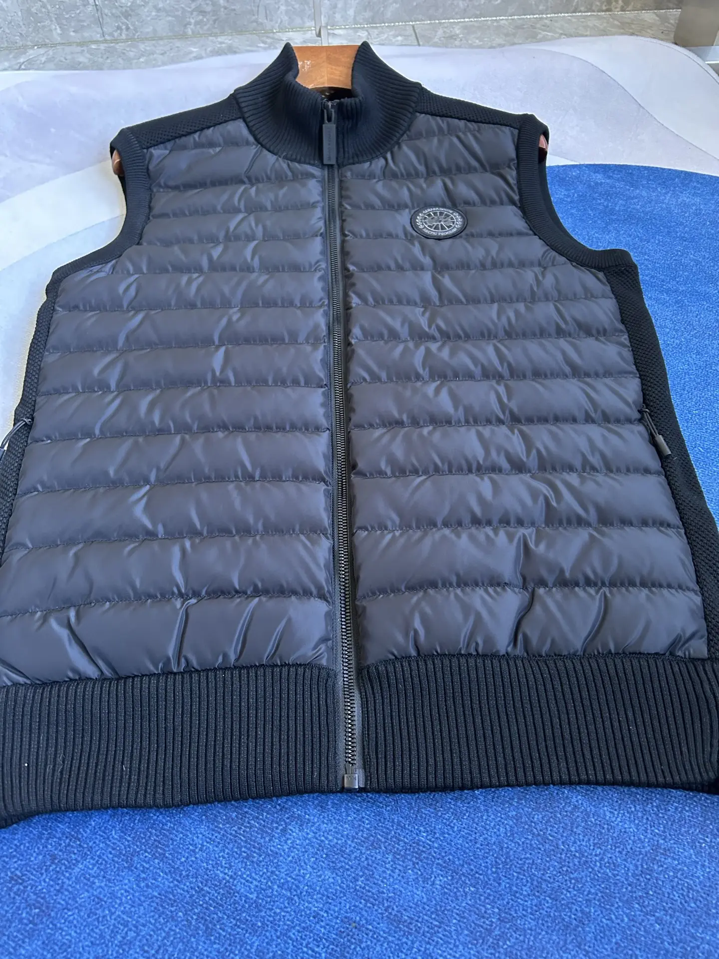 HyBridge Knit Down-Panelled Gilet D40022729 — view 13
