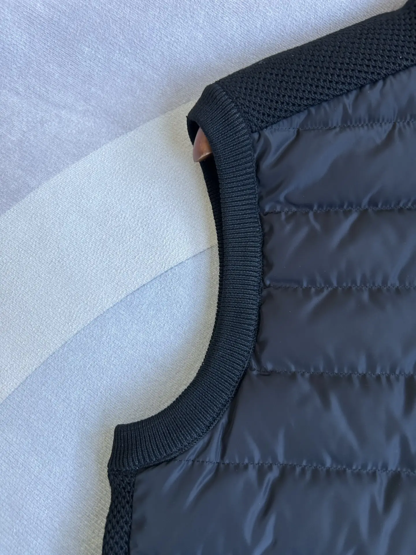 HyBridge Knit Down-Panelled Gilet D40022729 — view 17