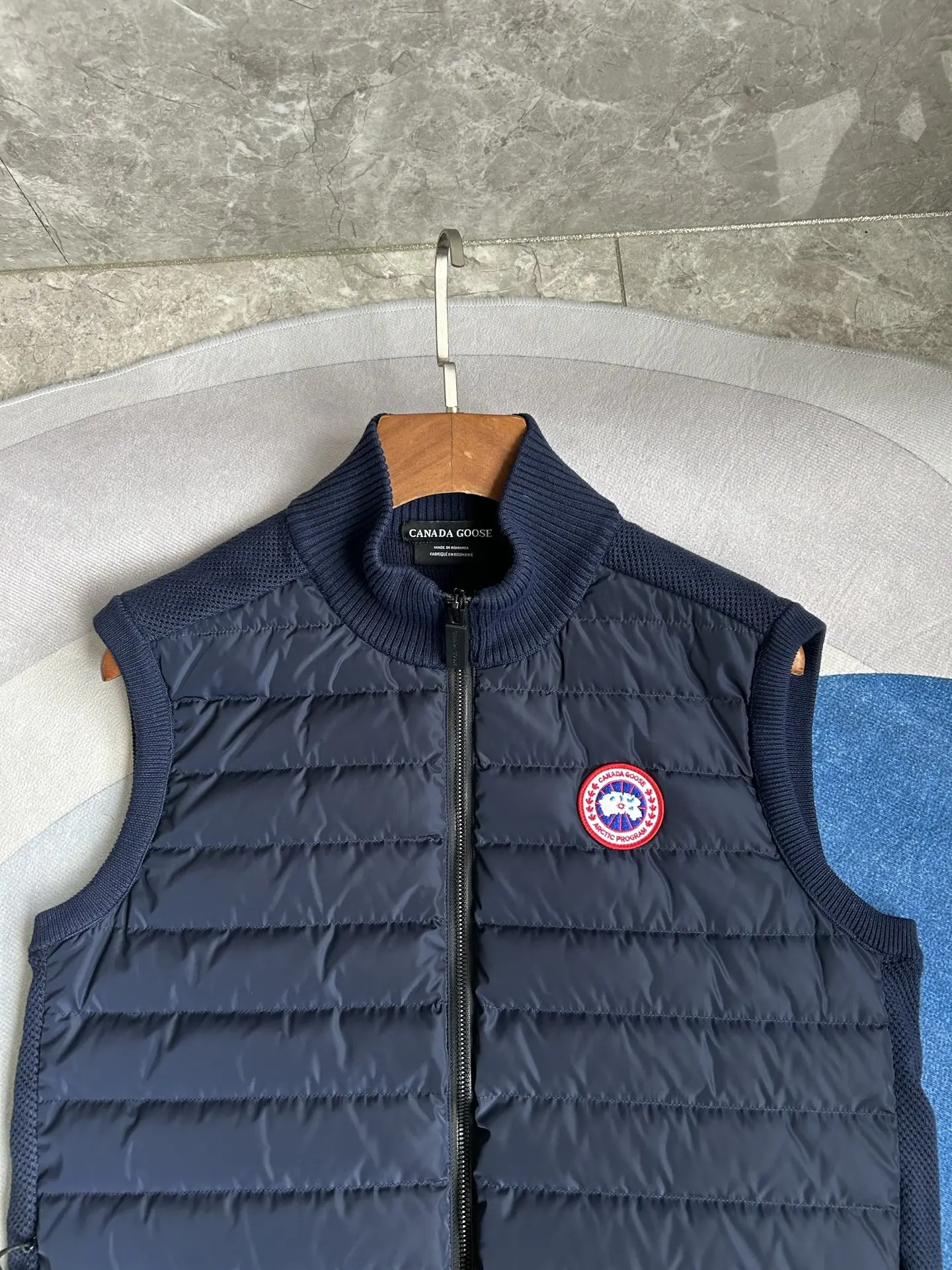 HyBridge Quilted Knit Gilet D40022731 — view 12
