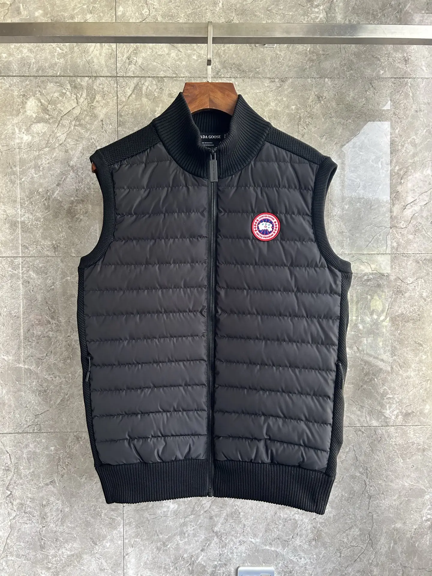 HyBridge Knit Gilet D40022732