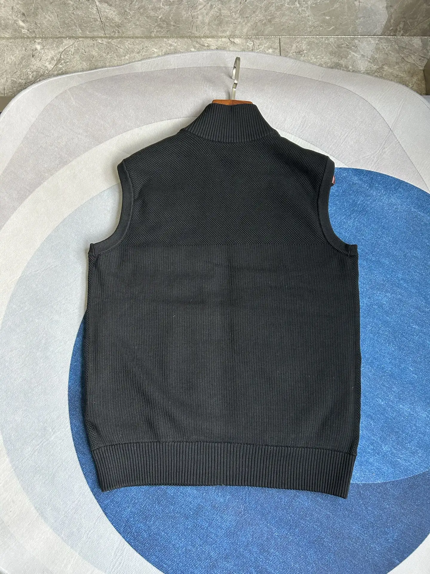 HyBridge Knit Gilet D40022732 — view 6