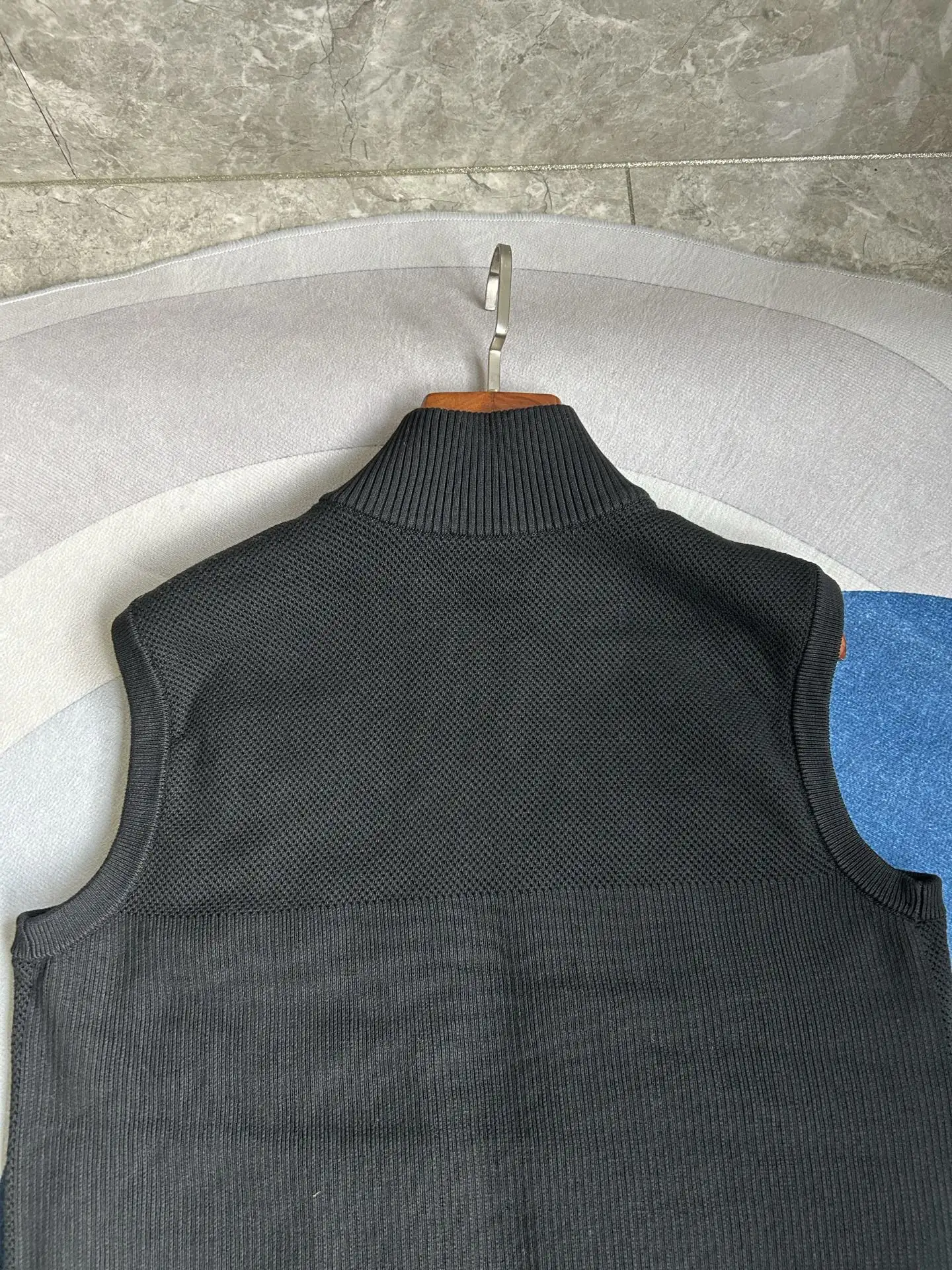 HyBridge Knit Gilet D40022732 — view 14