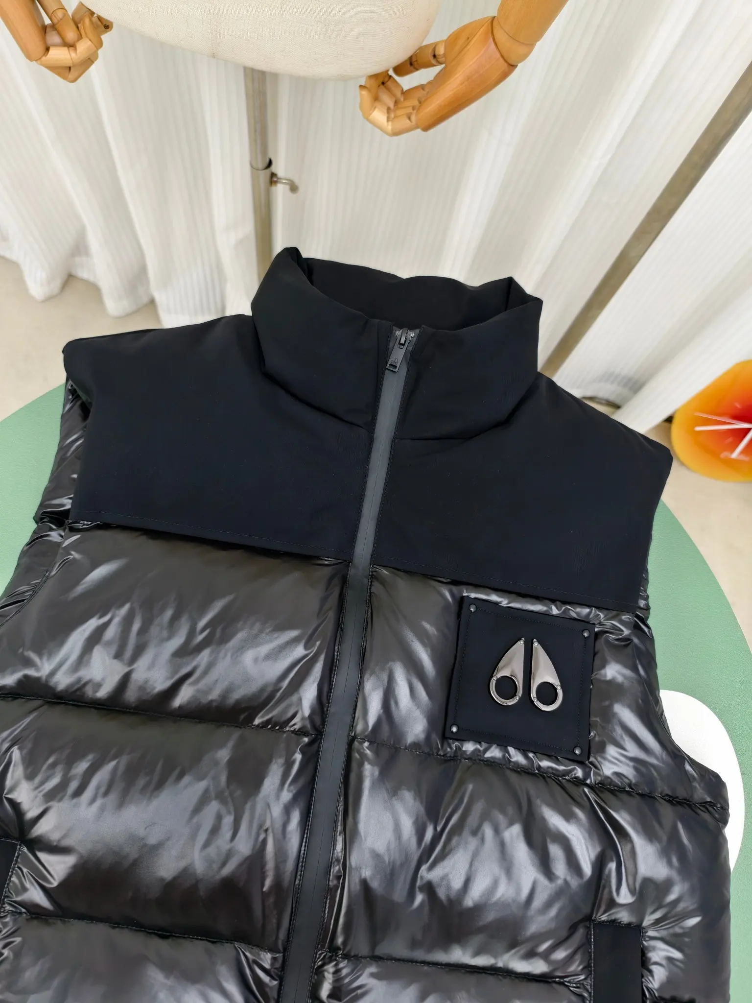 Victory Peak Glossy Down-Filled Gilet D40022563 — view 2
